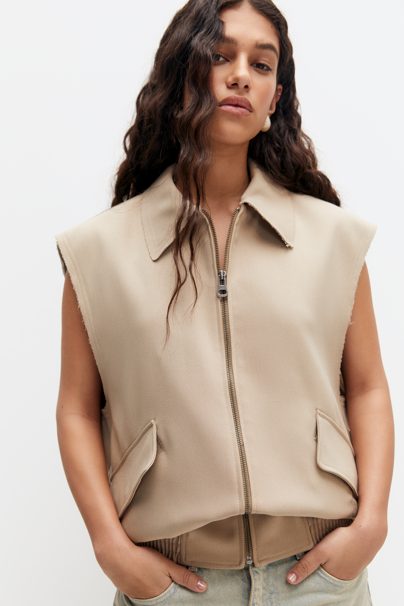 Oversize vest with frayed arm holes - pull&bear