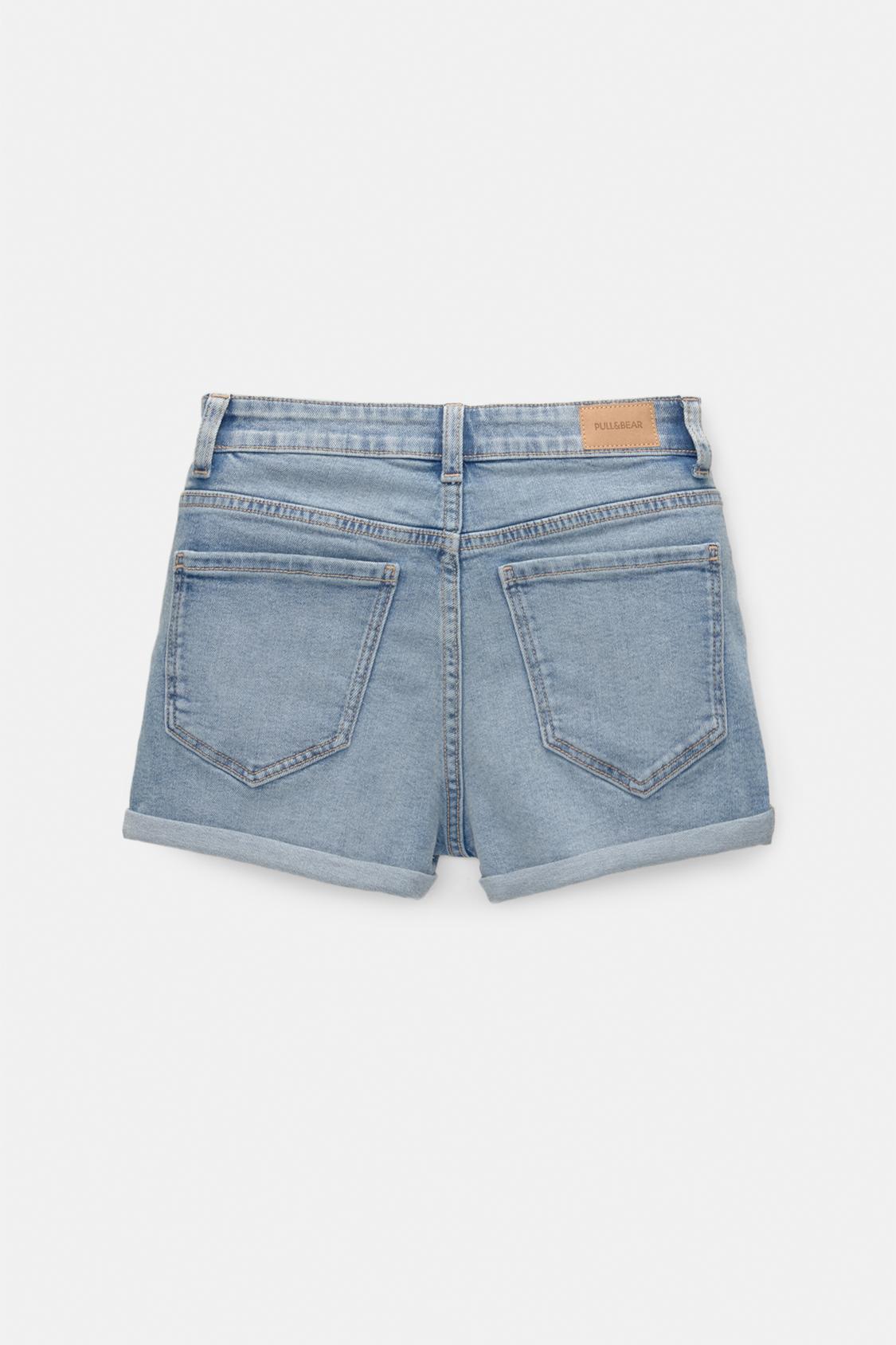 Prepárate para brillar este verano con los pantalones cortos vaqueros de Pull&Bear, la tendencia que lo inundará todo 4 Moncloa Un short vaquero ideal