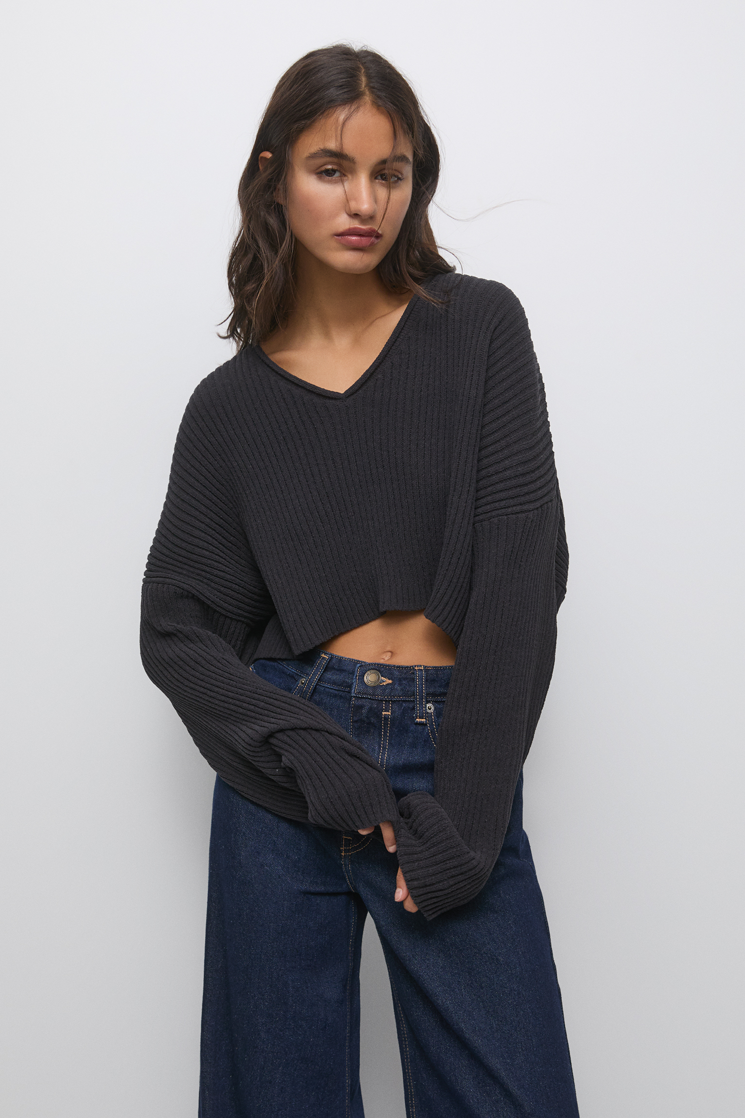 Cropped V-neck sweater - pull&bear