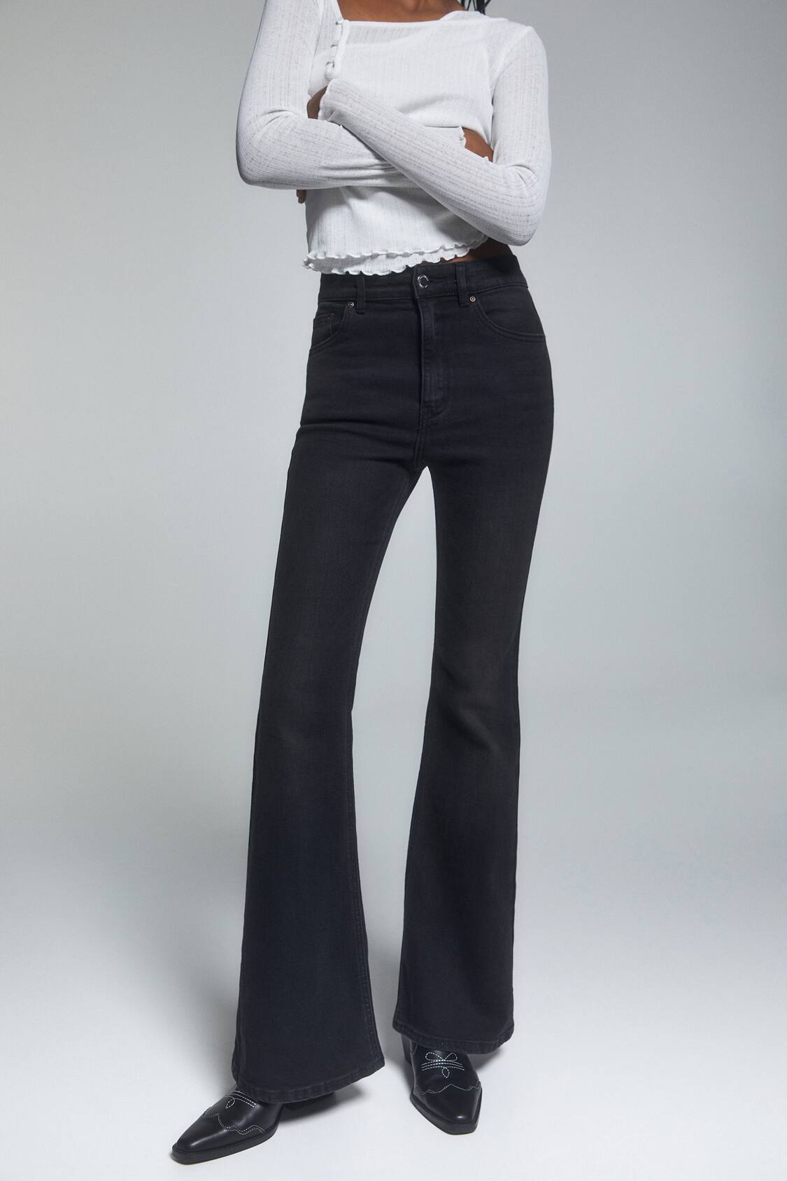 Flared high-waist jeans - PULL&BEAR