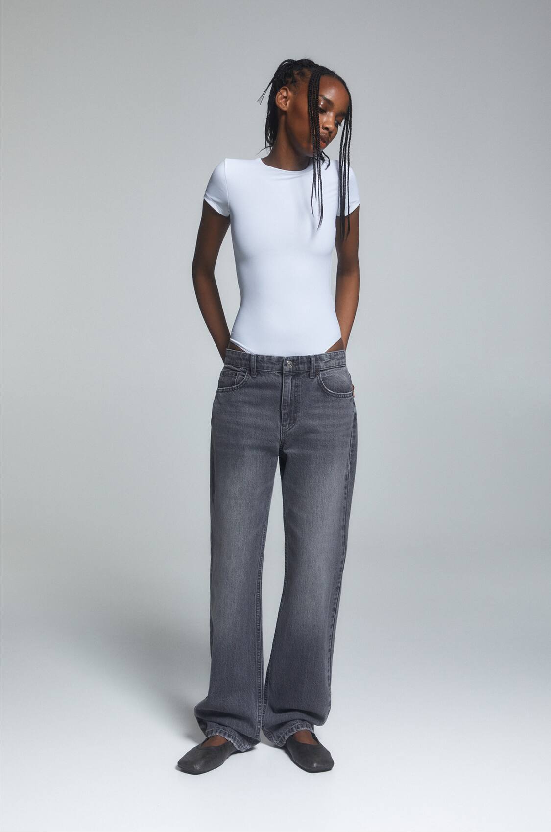 Mid-rise straight-leg jeans with front cut-out detail - PULL&BEAR