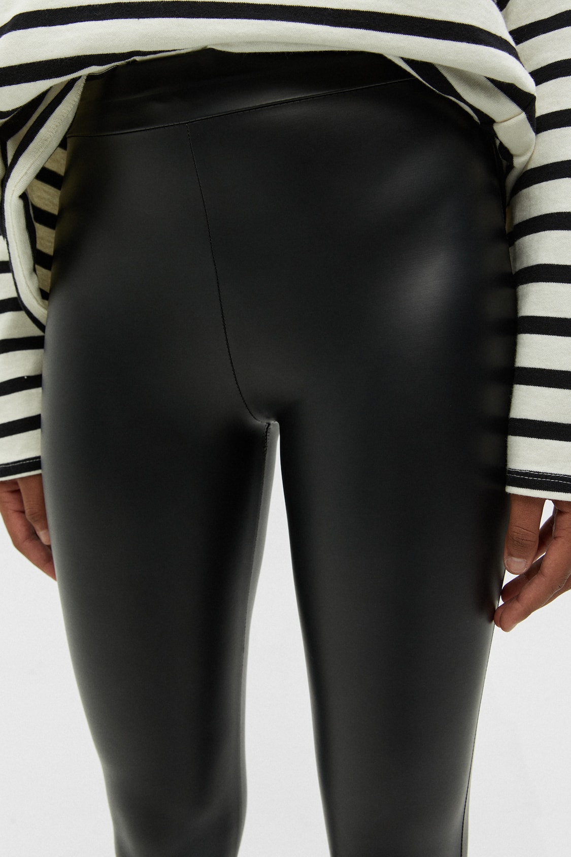 H&M Womens Faux Leather Leggings US 6 Medium W28 L26 Black Viscose, Vintage & Second-Hand Clothing Online