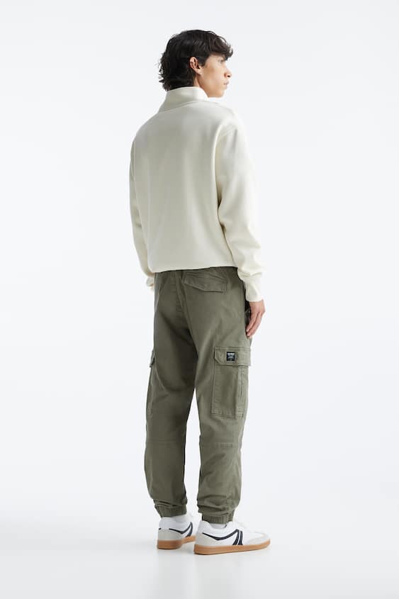 Comprar pantalón chándal gris oscuro online barato para hombre.