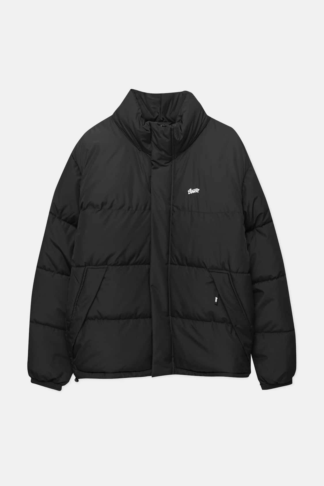 Si buscas una chaqueta de entretiempo, que se salga de lo habitual, tienes  que ver este diseño de Pull & Bear (es súper original y cuesta menos de 30  euros)
