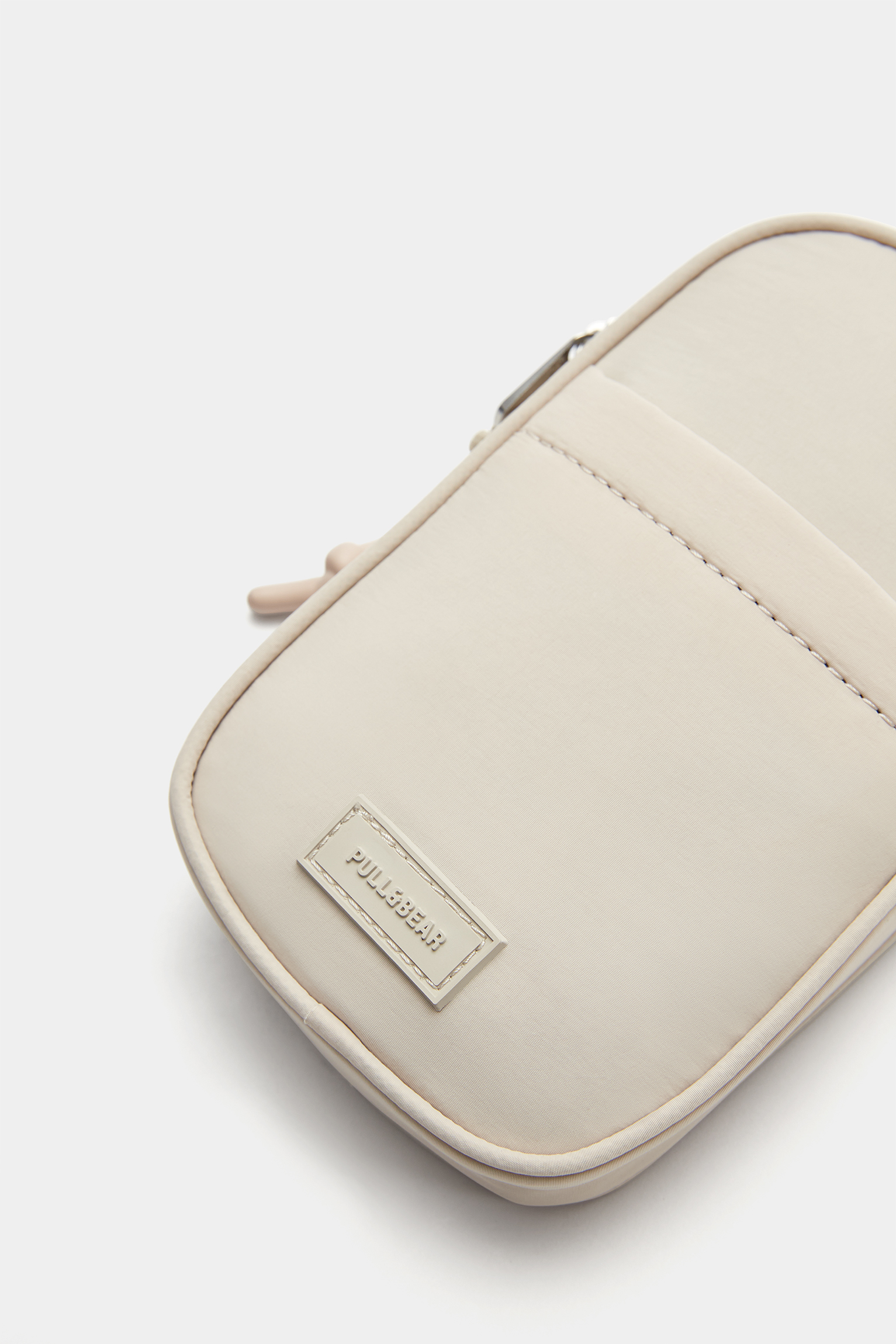Nylon-effect mobile phone bag - pull&bear