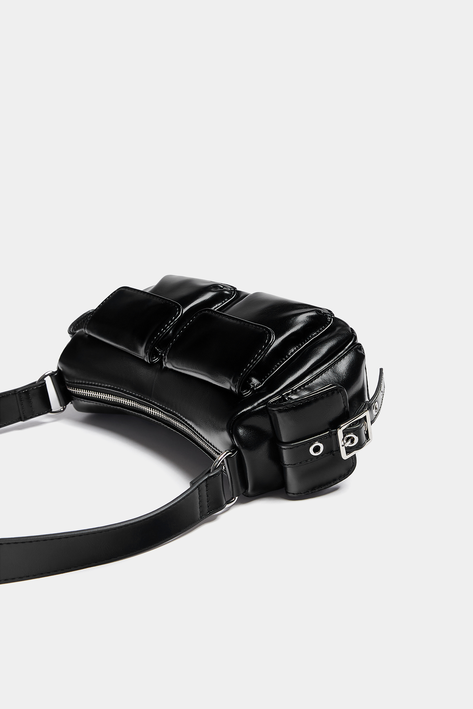 Multi-pocket shoulder bag - PULL&BEAR 