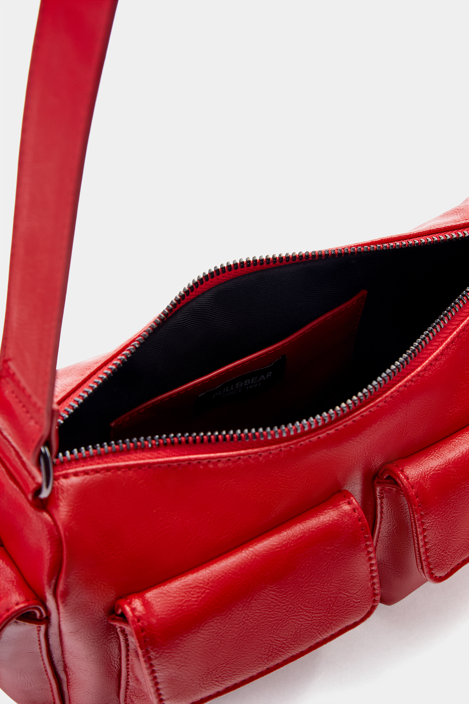 Multi-pocket shoulder bag - pull&bear 