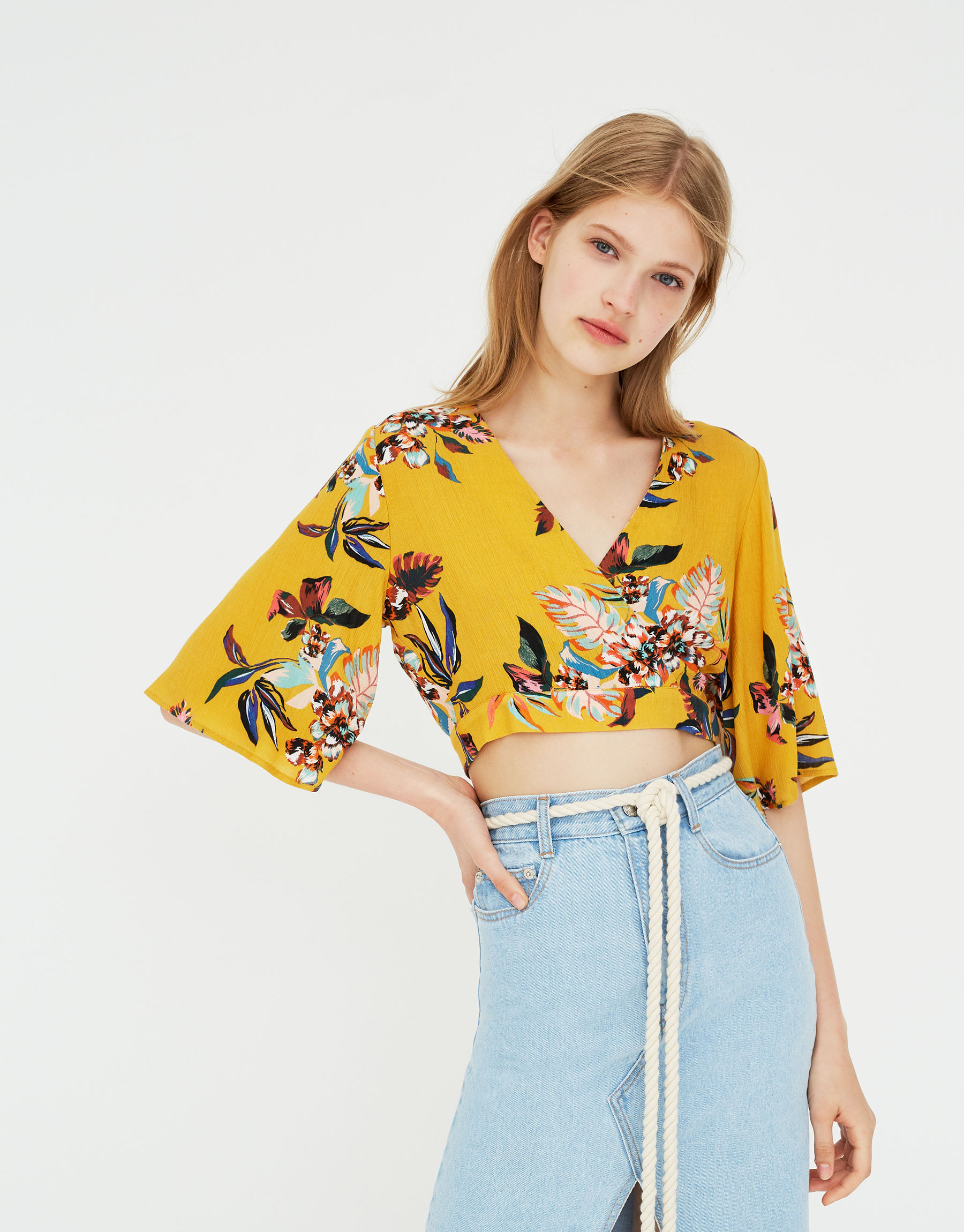 Pull & Bear Floral print V-neck top at £17.99 | love the brands