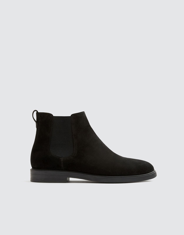Shoptagr | Ankle Boots With Medium Heel by Pull & Bear