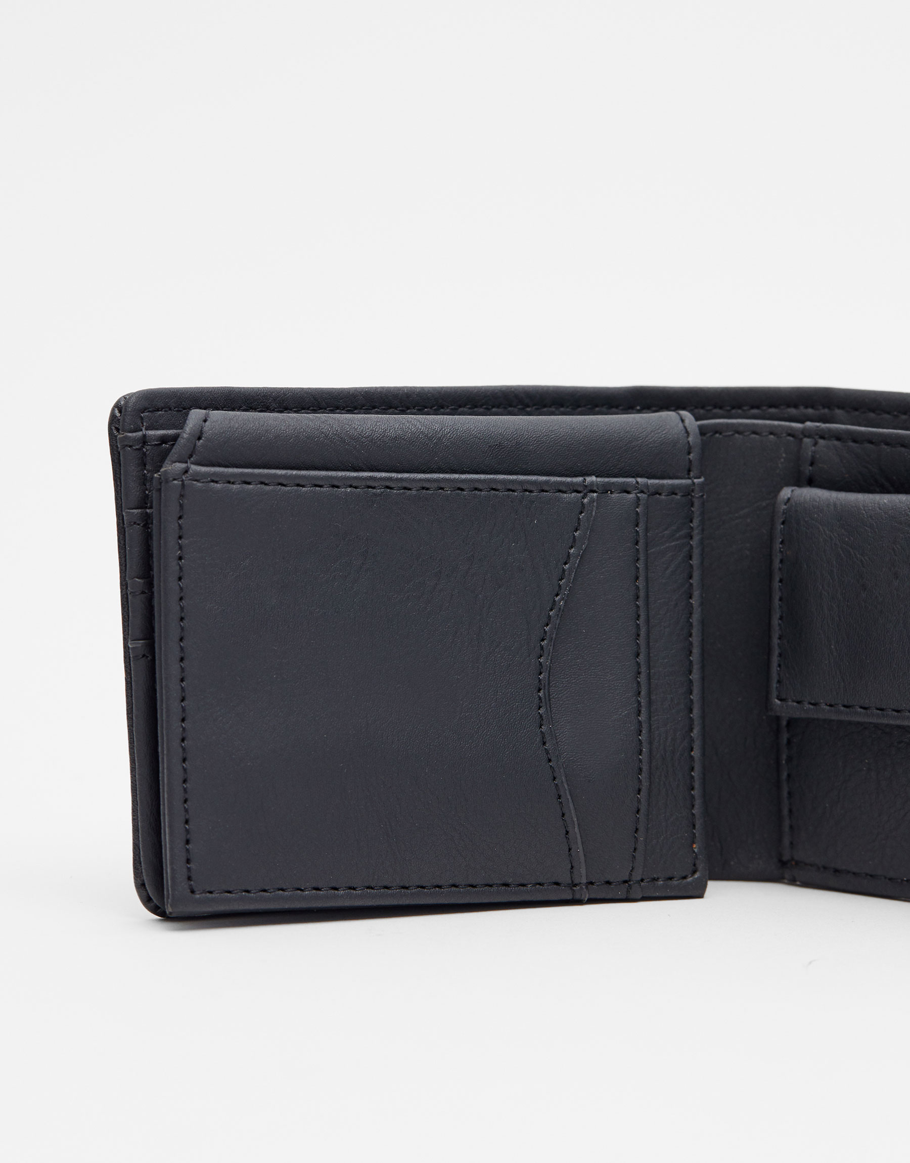Pull & Bear Basic wallet at £14.99 | love the brands