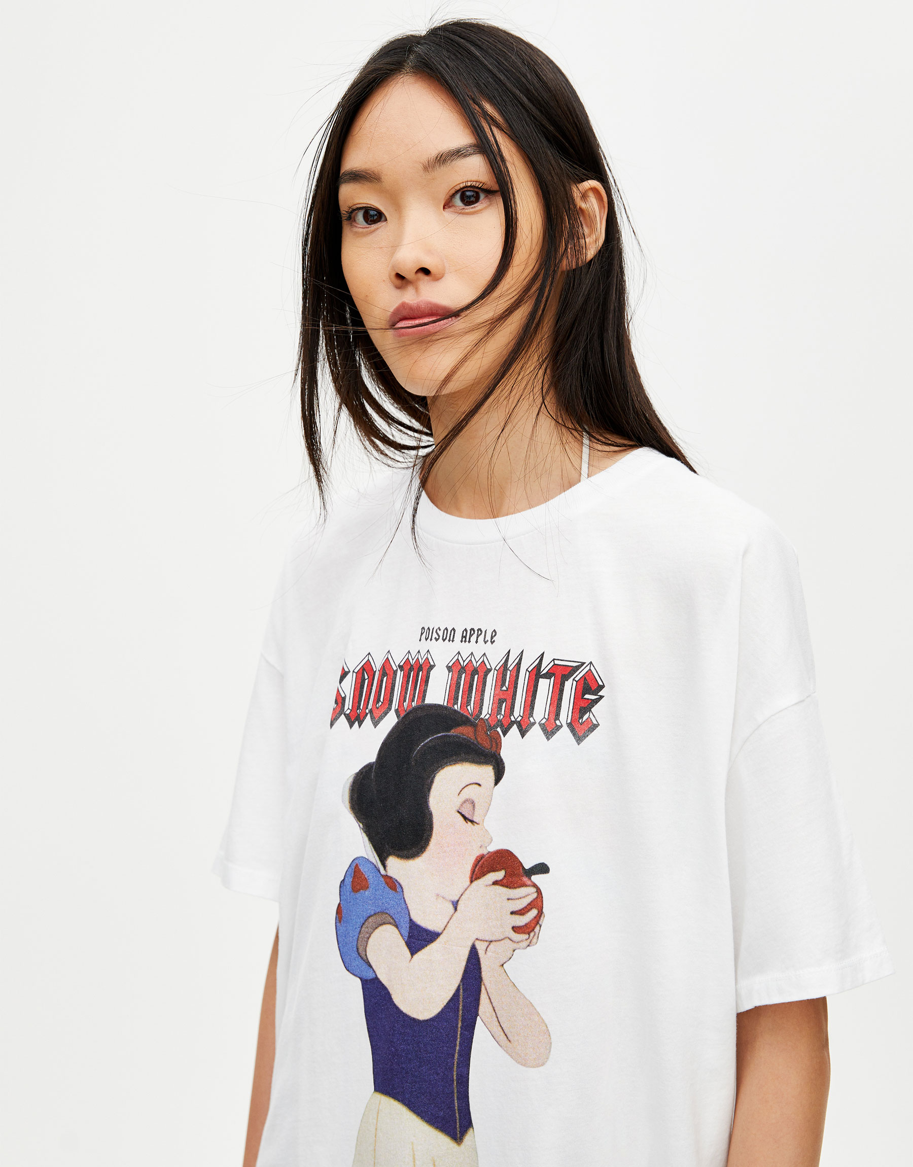 pull and bear snow white t shirt