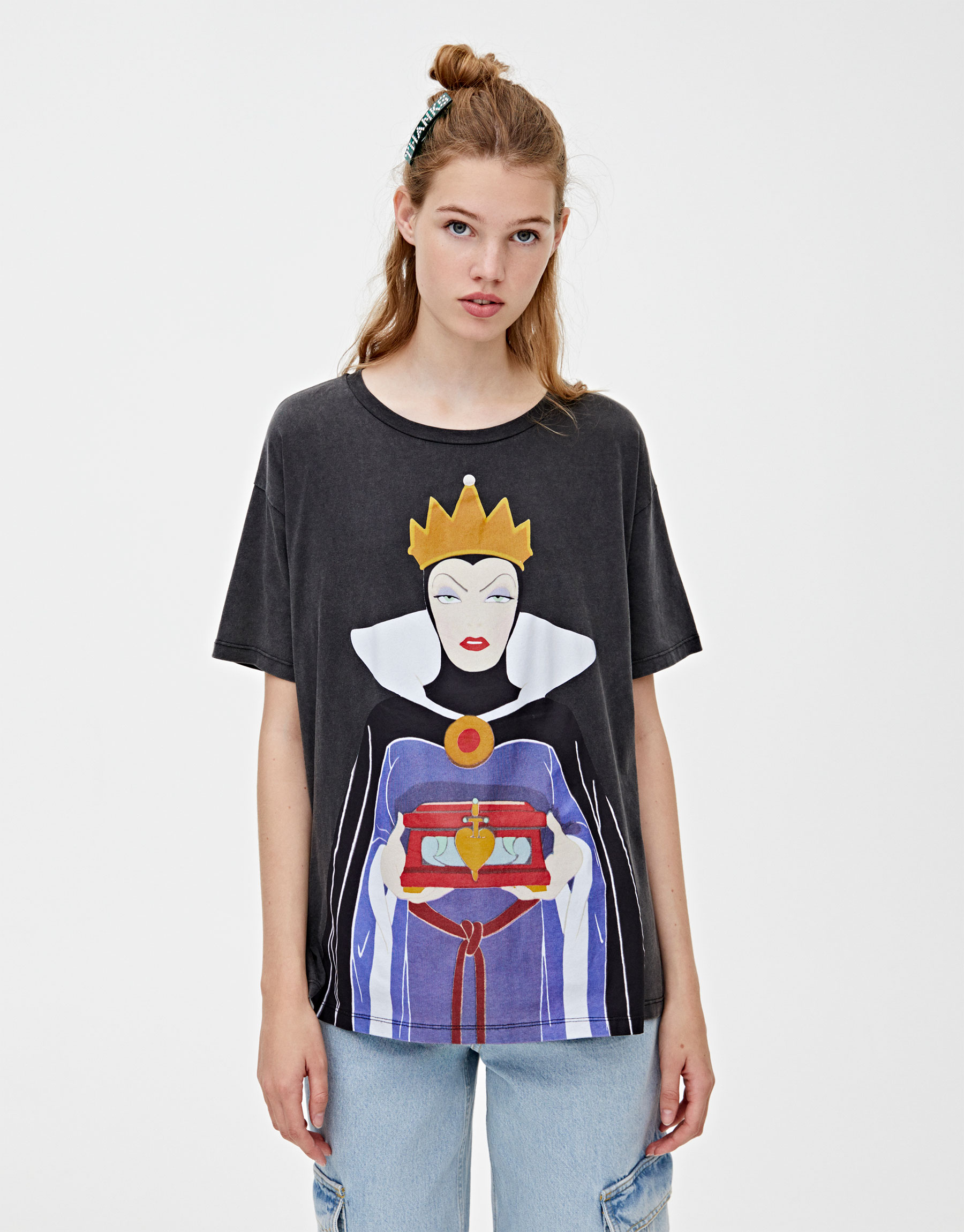 pull and bear snow white t shirt