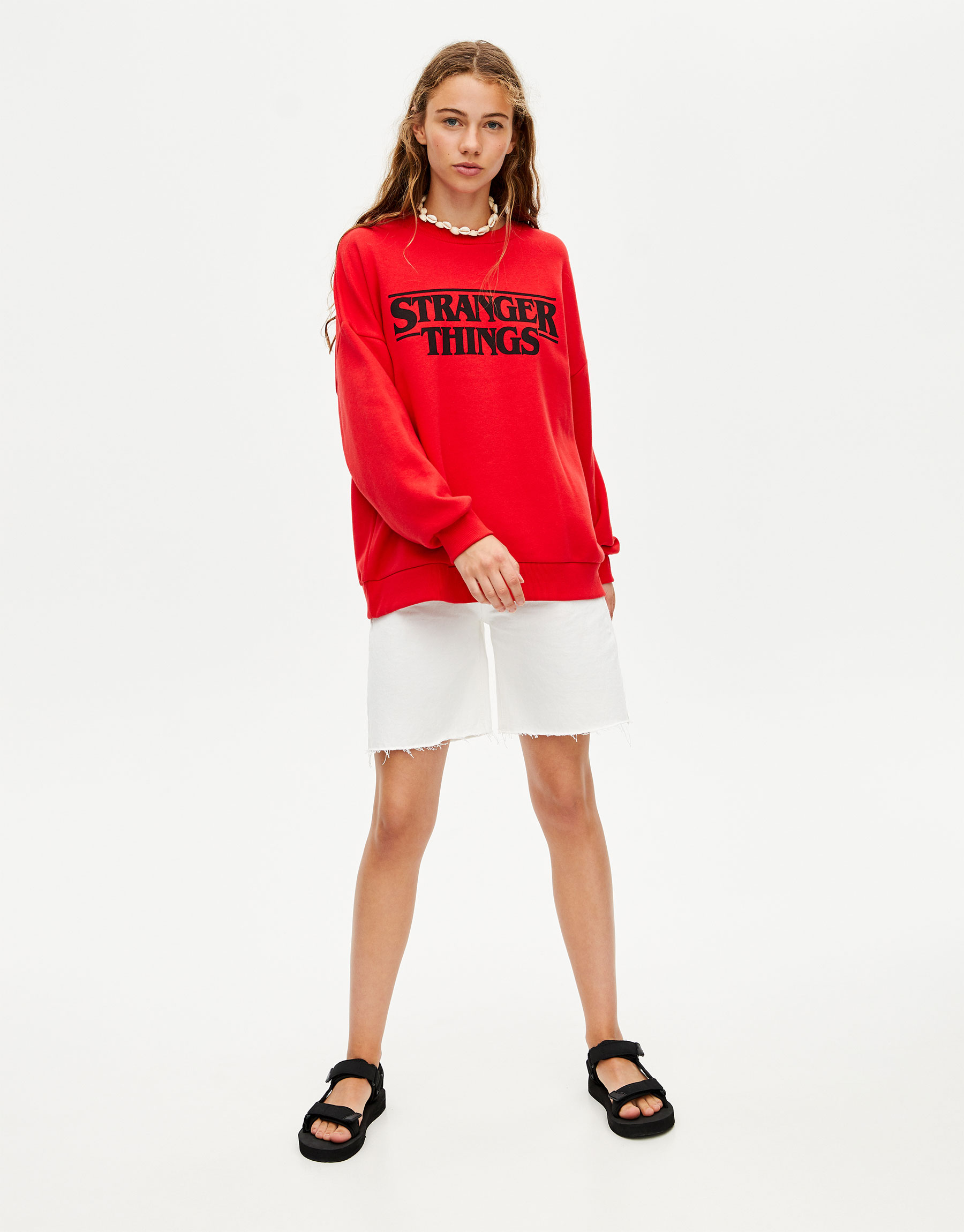 Felpa stranger things sale pull and bear