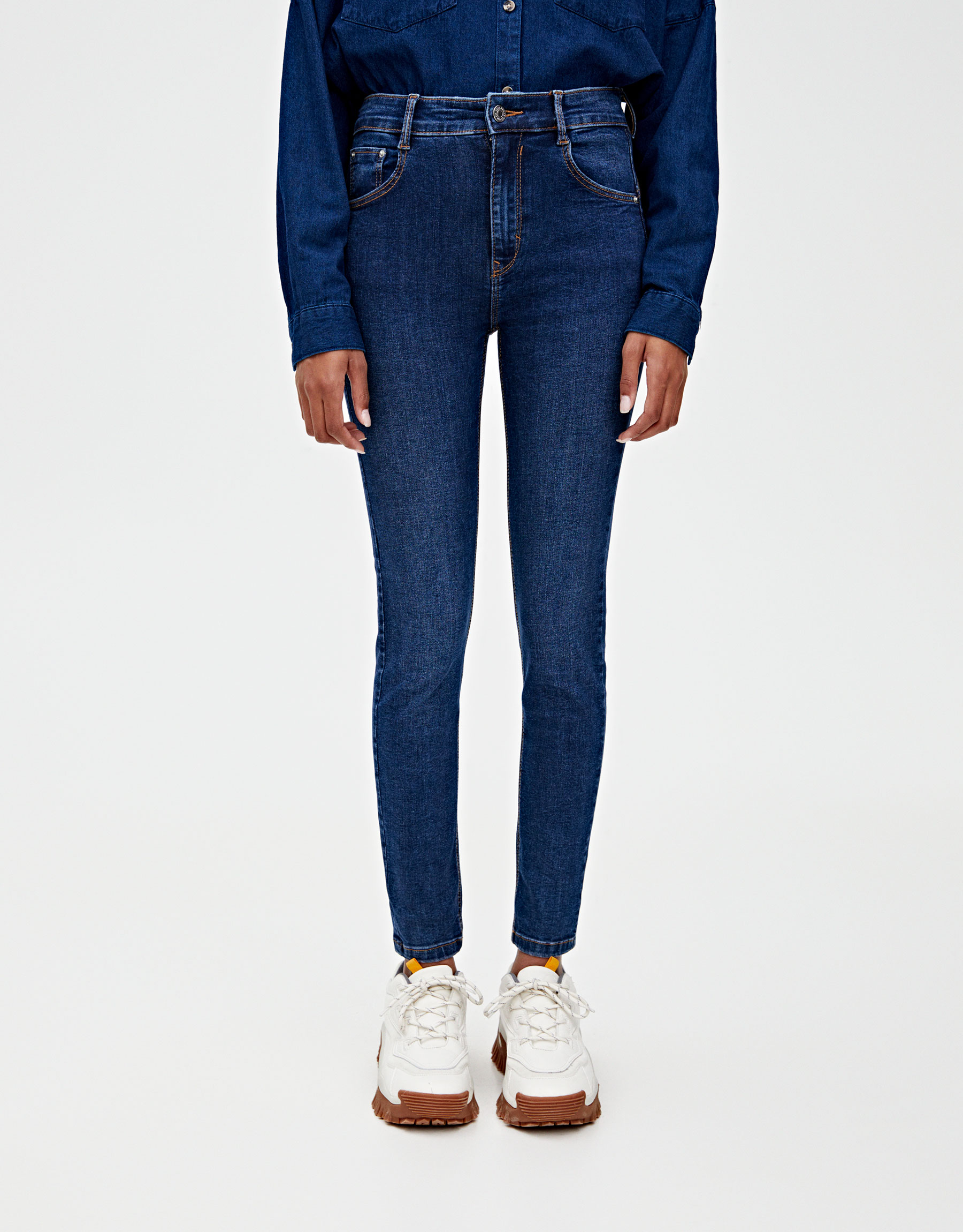 Топ пул энд бир. Парка pull and bear. Куртка бомбер pull and bear. Джинсовые шорты пул энд бир женские. Костюм pull and bear.