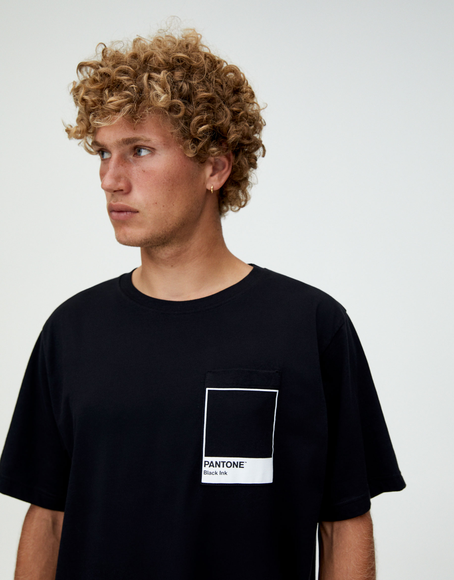 pull and bear pantone t shirt