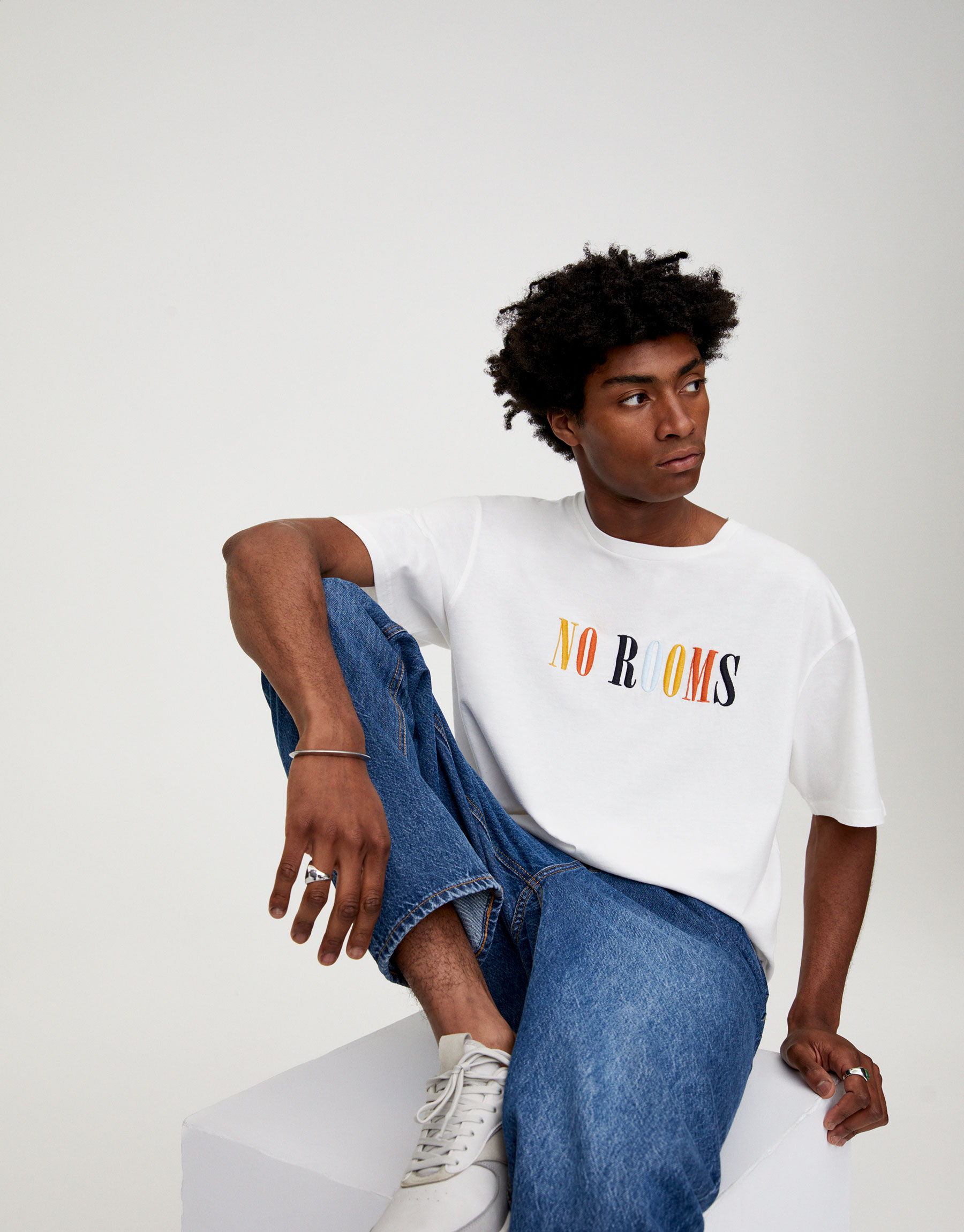 objetivo Automático Esencialmente Pull & Bear - Colorful “No Rooms” slogan T-shirt