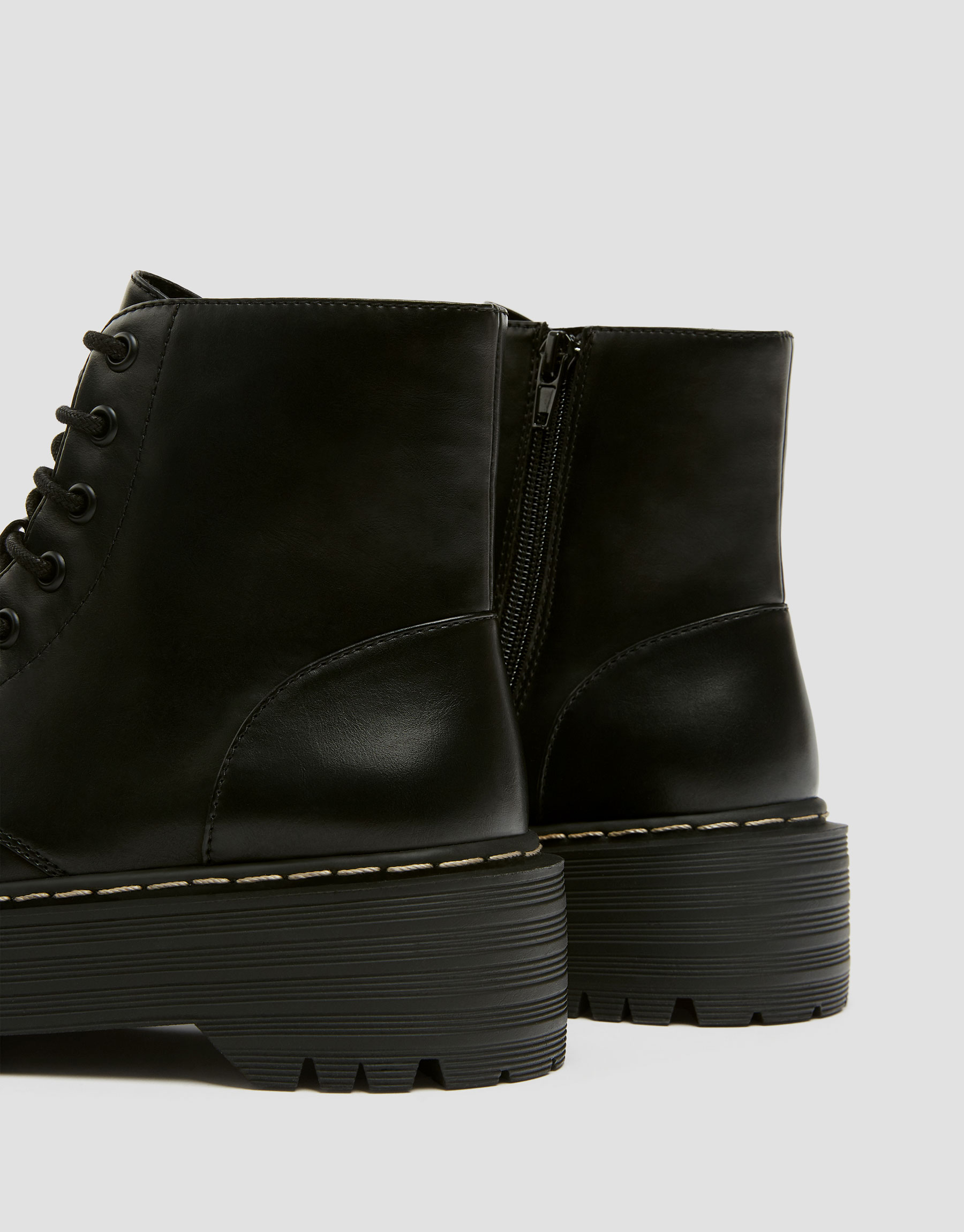 Modalite.net - Pull & Bear - Black platform sole boots