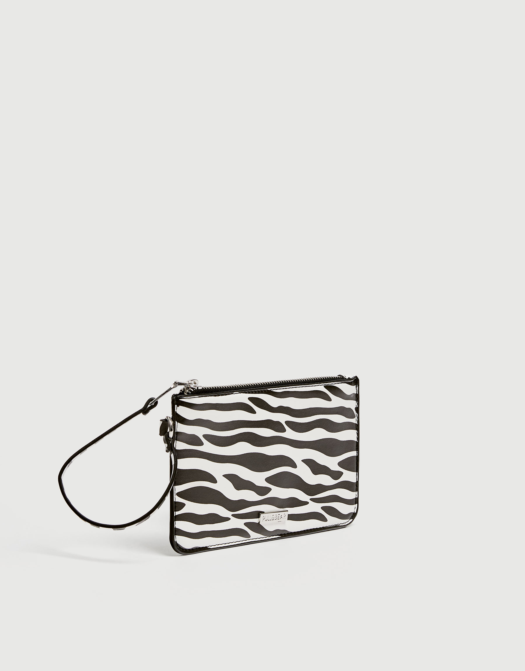 pochette pull and bear