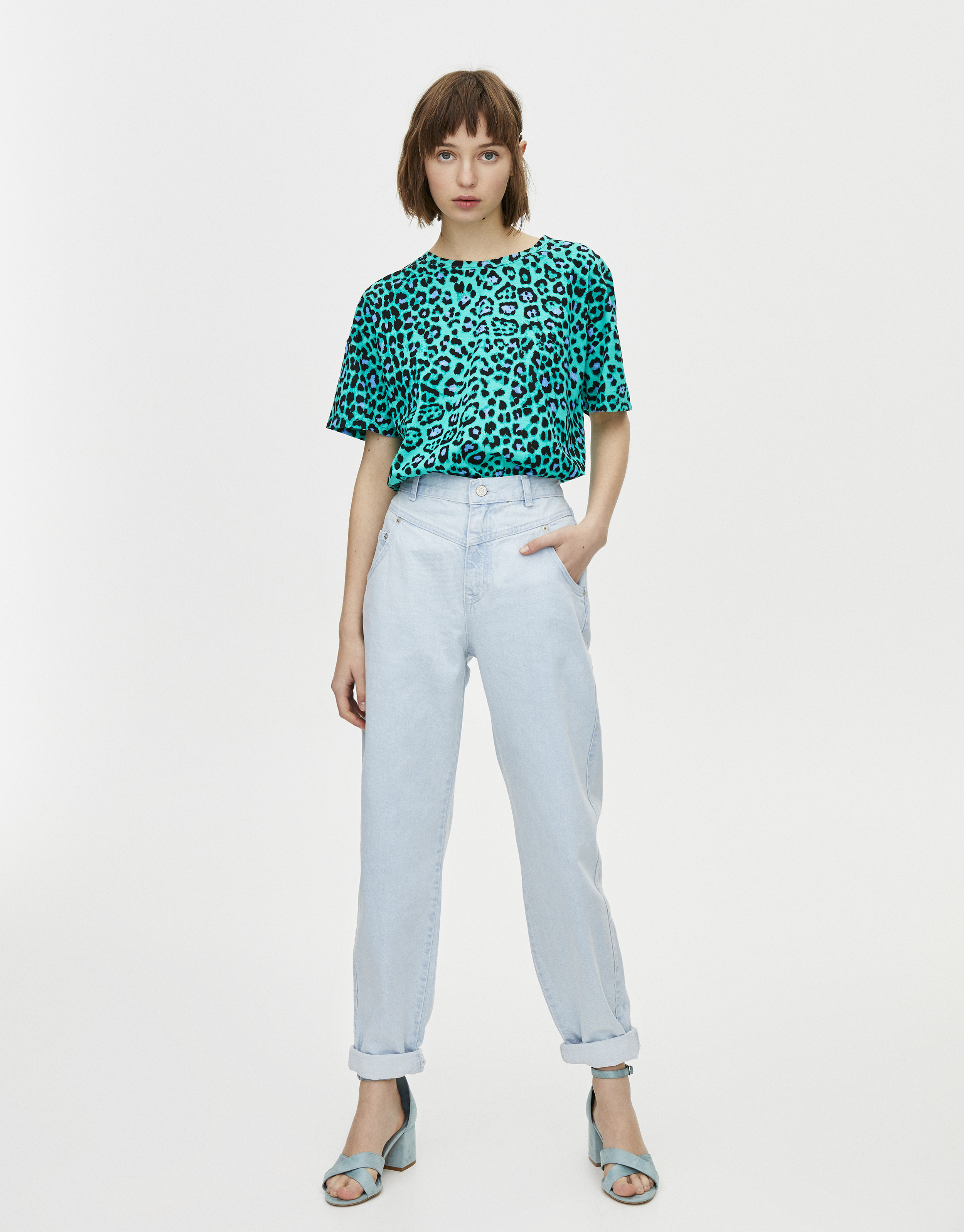 Shoptagr Mini Jurk Met Rechte Hals En Riem By Pull Bear