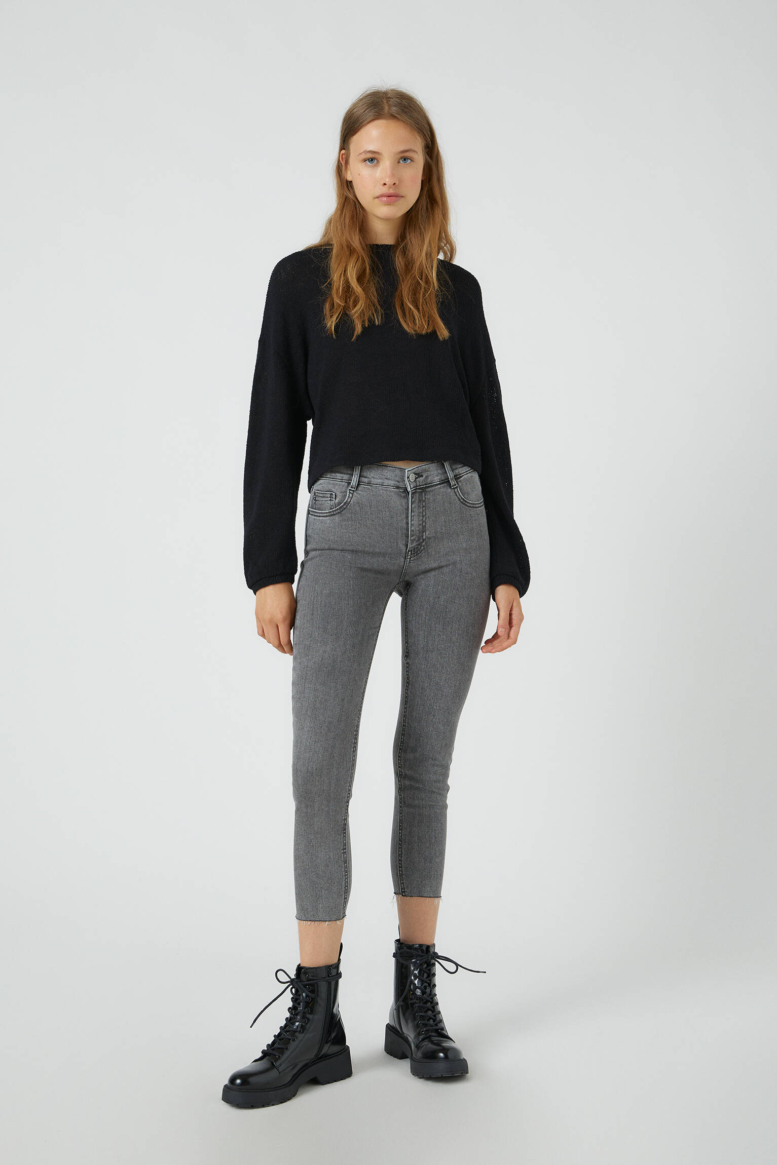 Pull & Bear - Mid-waist capri skinny jeans