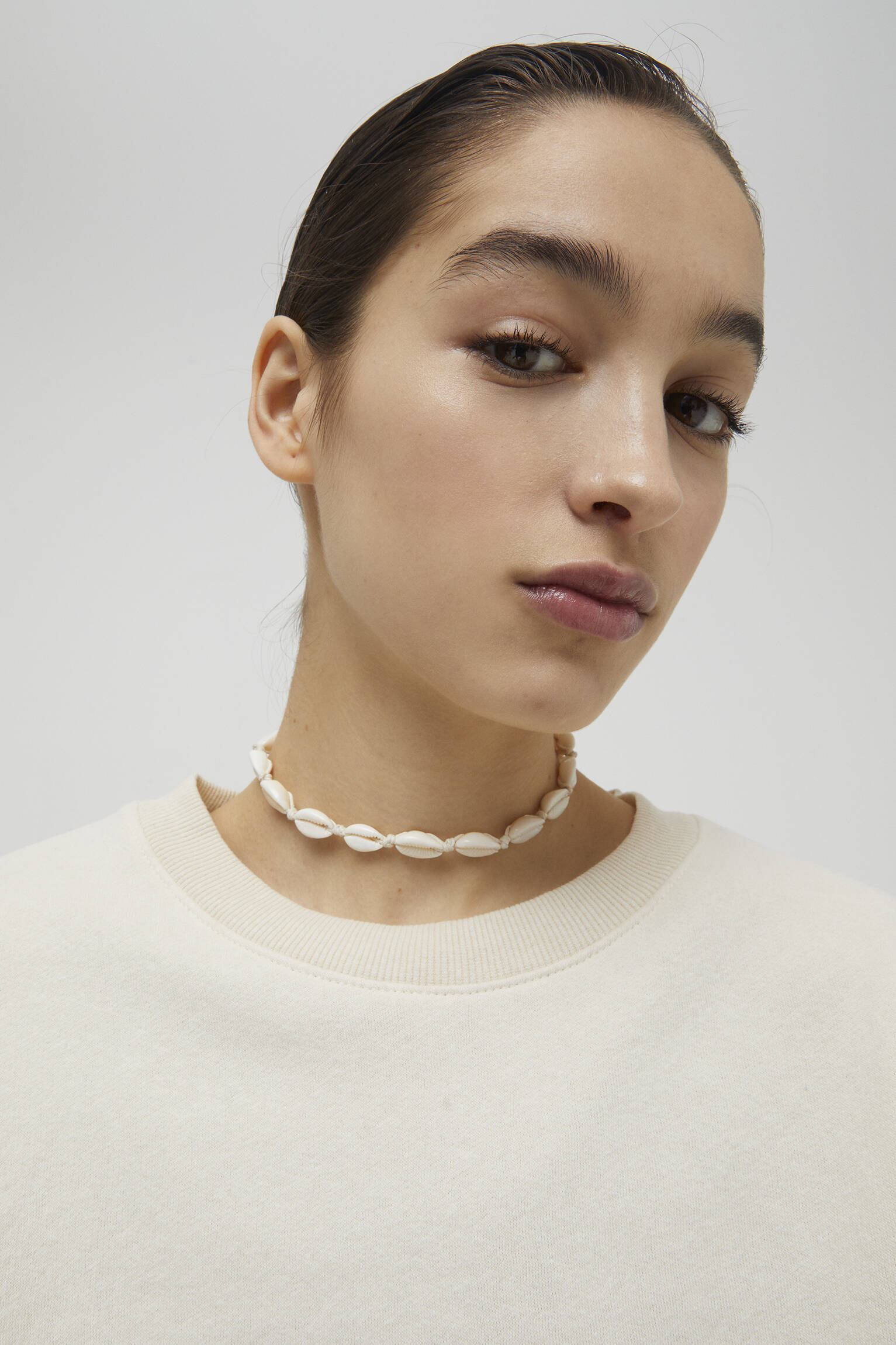 Pull and bear 2025 shell necklace