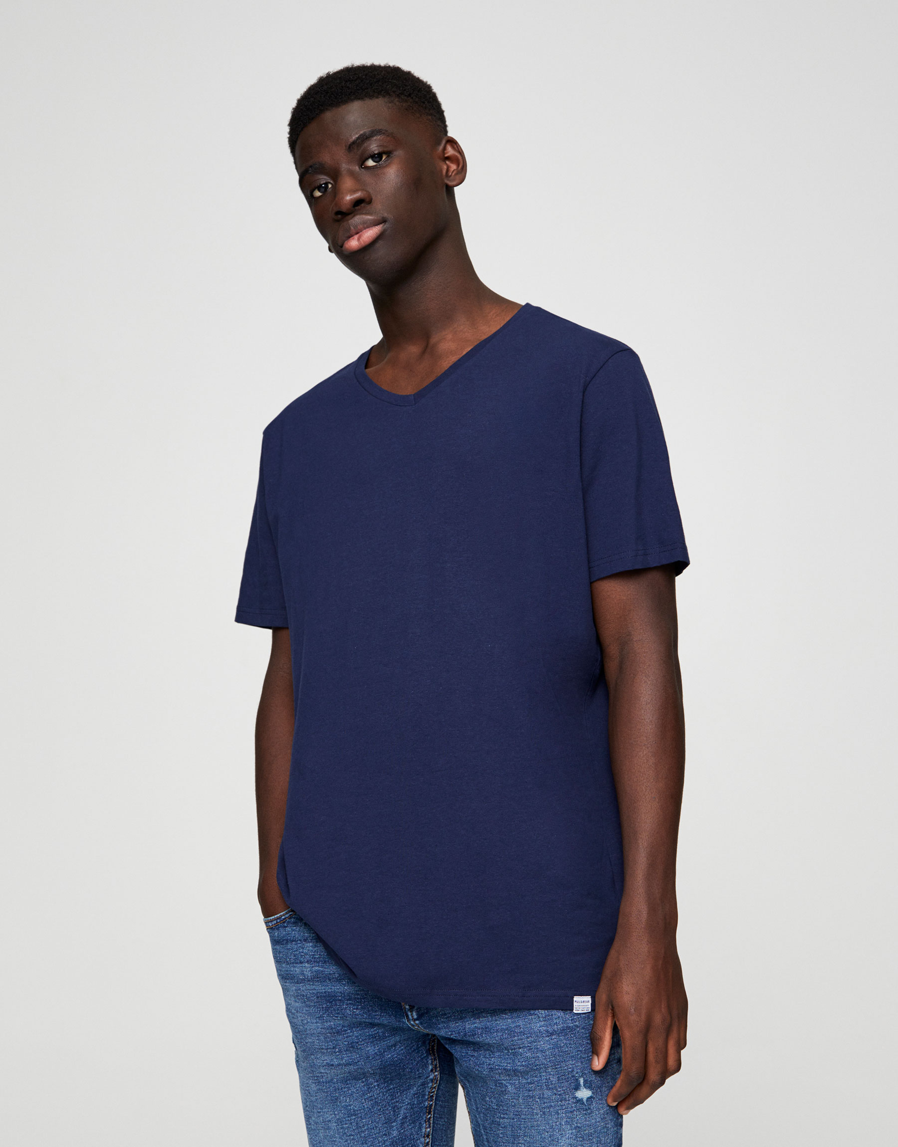 pull and bear v neck t shirt