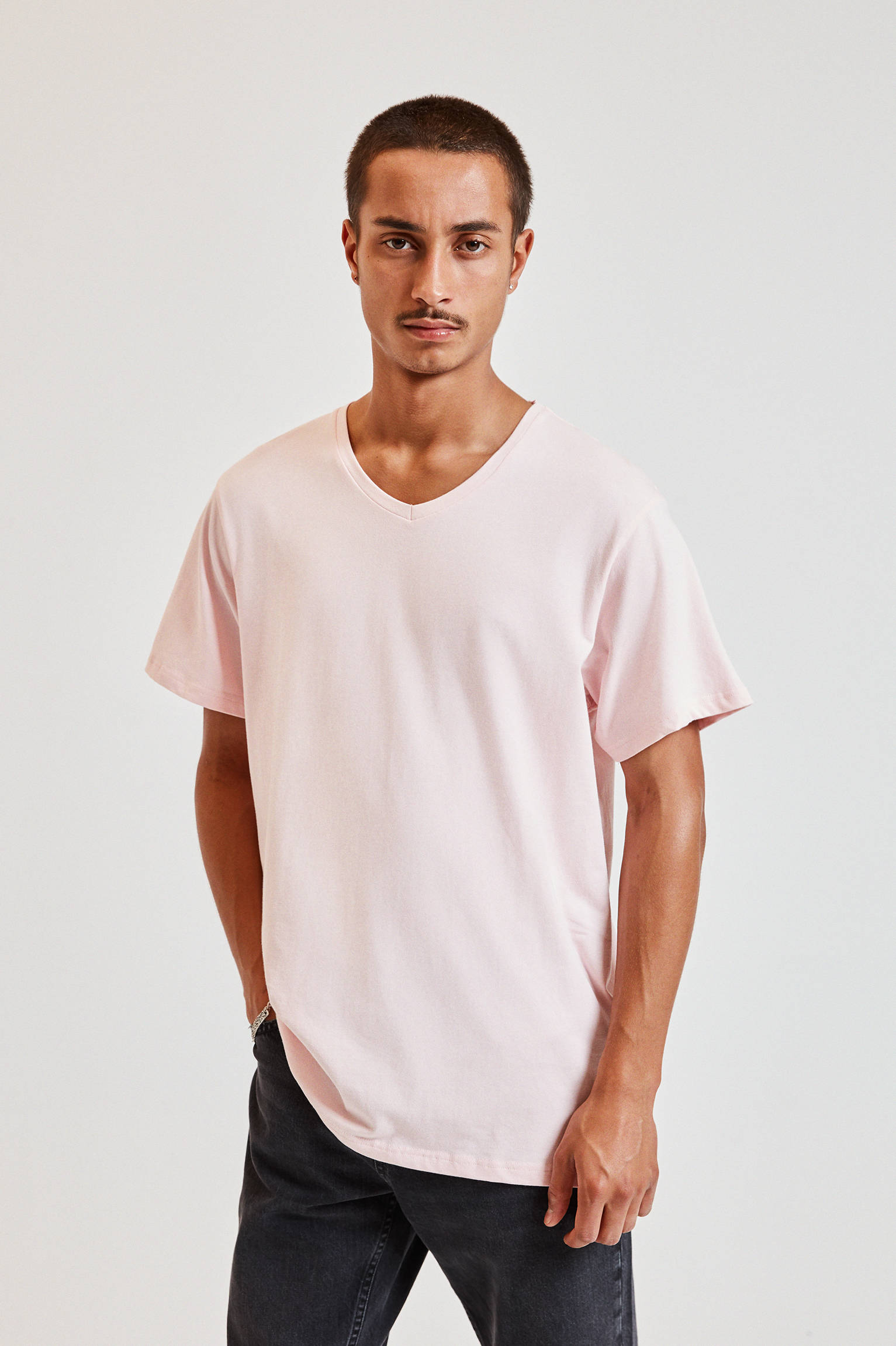pull and bear v neck t shirt