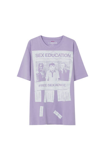 Camiseta sex education pull and bear Clearance