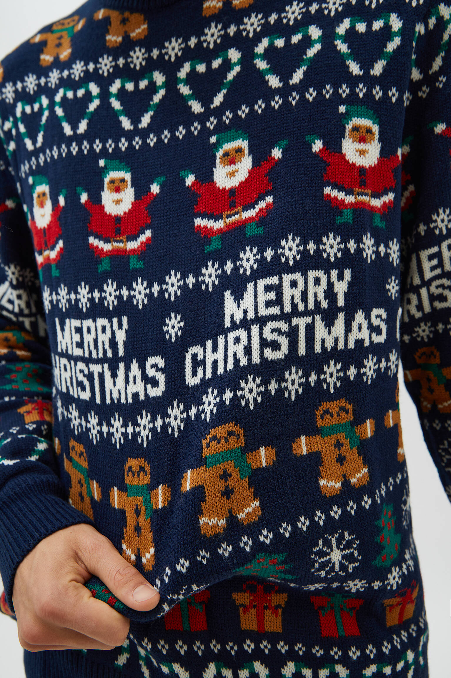 pull and bear ugly sweater