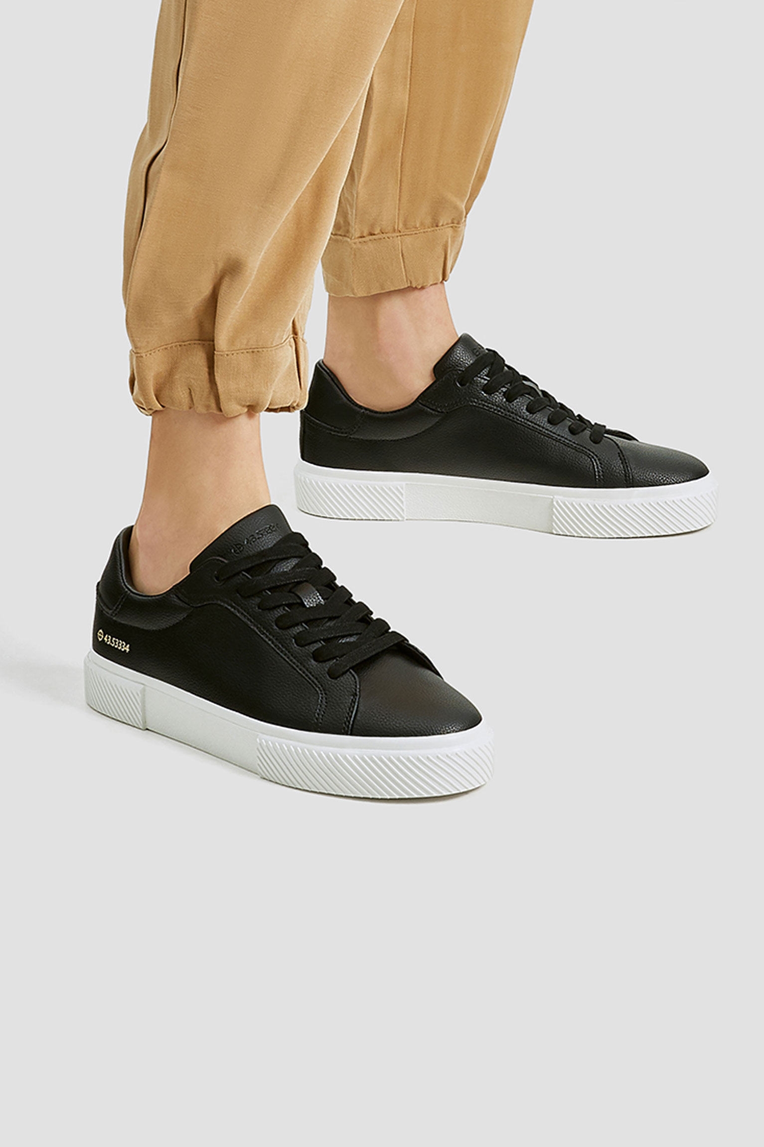 Pull and bear black trainers Clearance