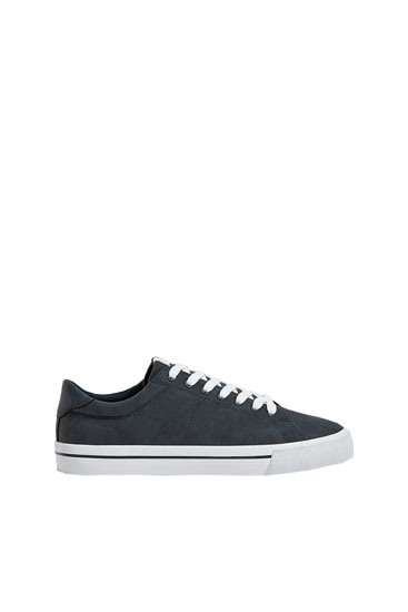 pull and bear black trainers