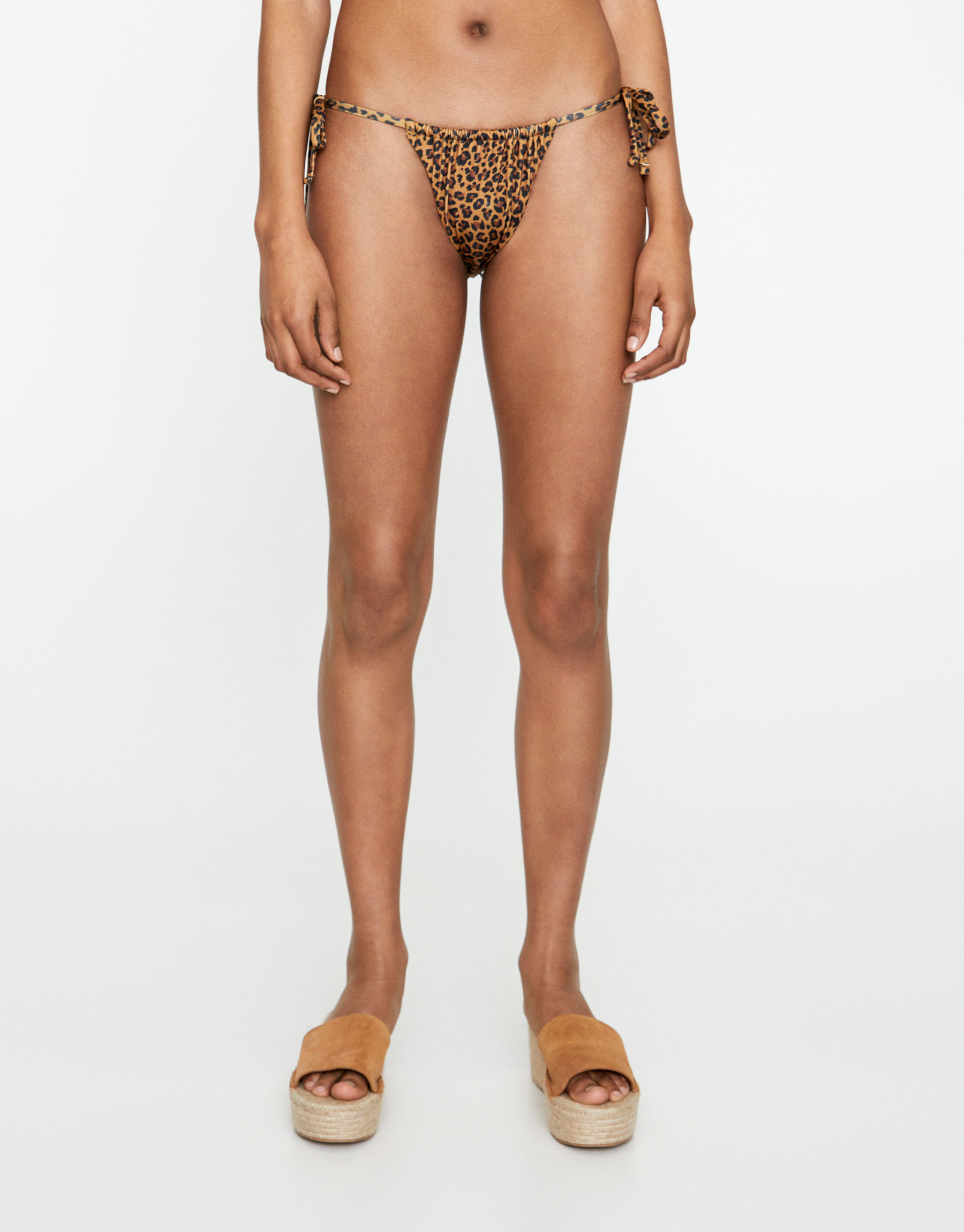 TROPICAL PRINT PUSH-UP BIKINI TOP - BEACHWEAR - WOMAN - PULL&BEAR Singapore | Push up bikini 