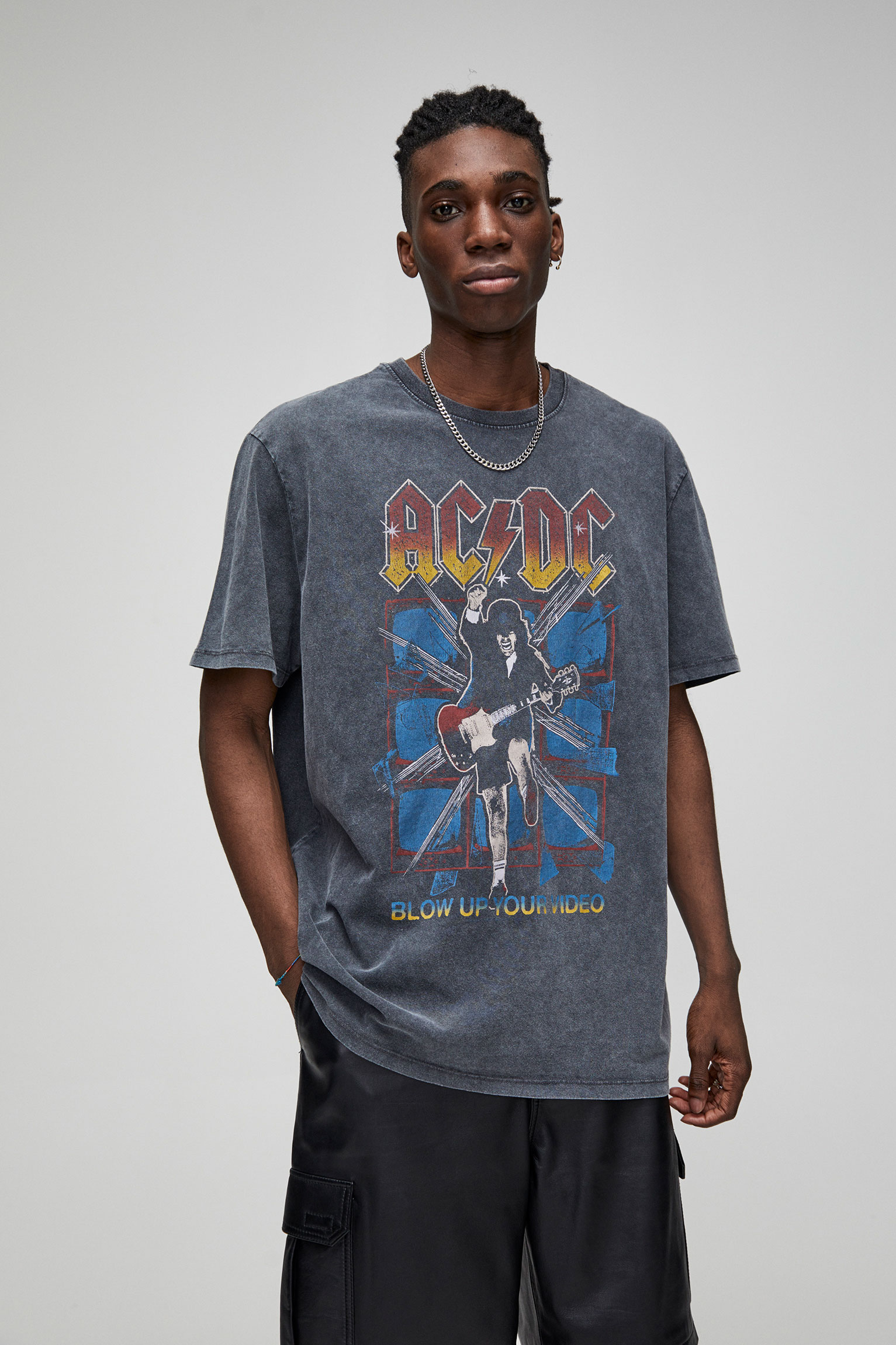 Pull & Bear - AC/DC görselli siyah t-shirt