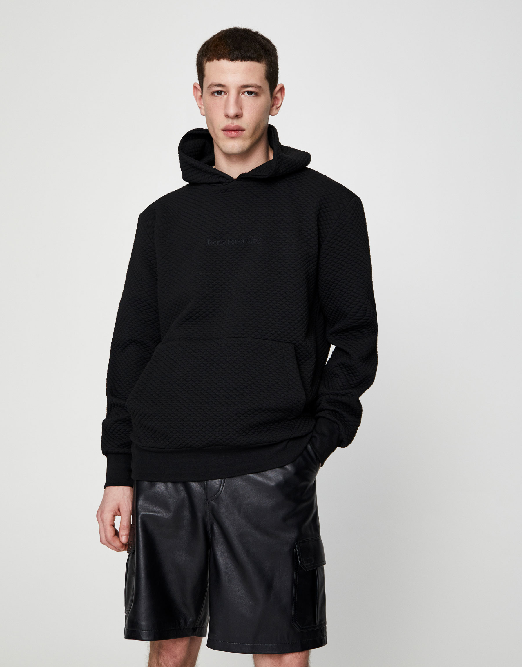 pull and bear black hoodie
