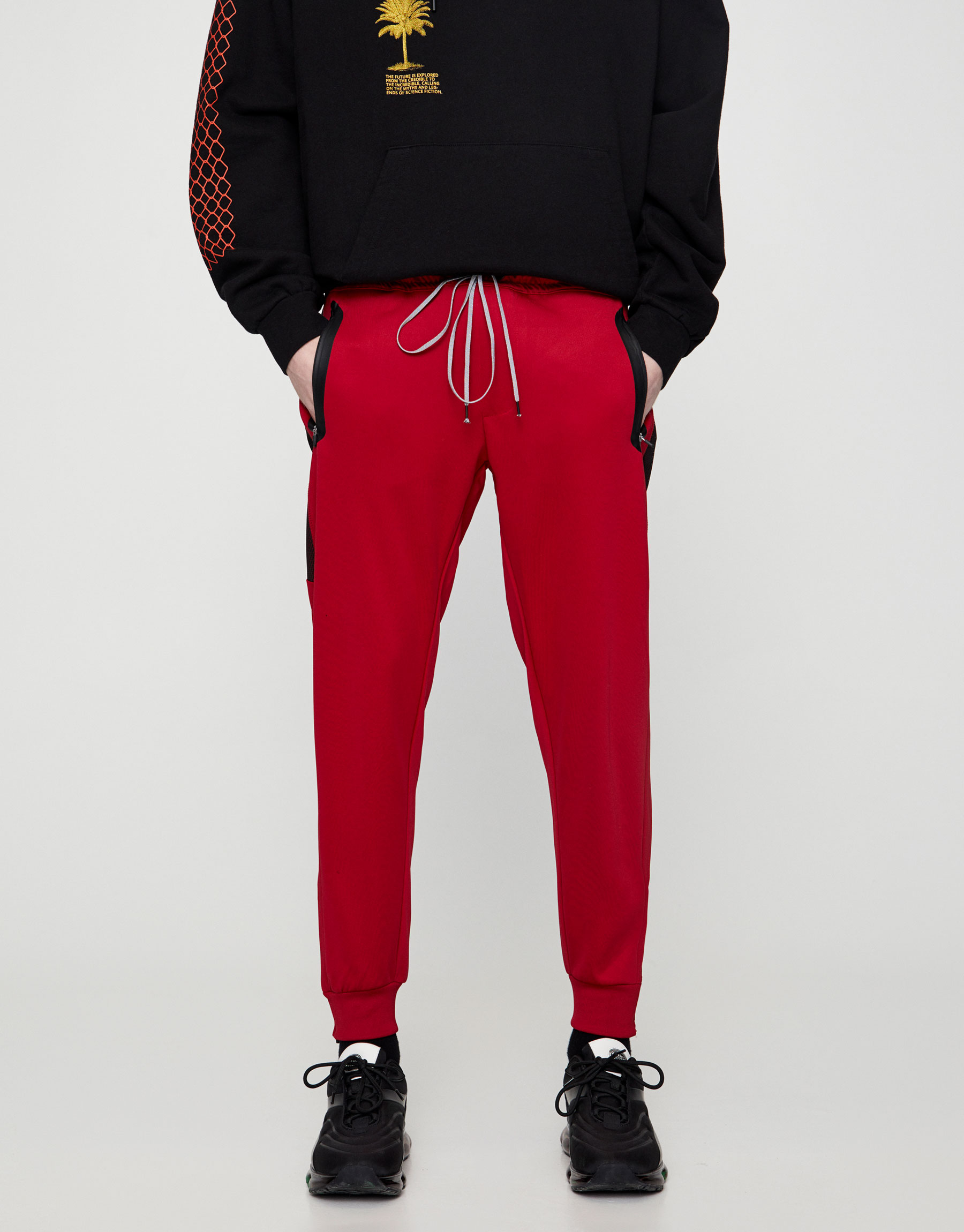 Худи pull and bear. Кофта сто ныйланд. Спортивные штаны pull and bear мужские. Взрослый мужчина в толстовке. Pull and bear худи мужские.