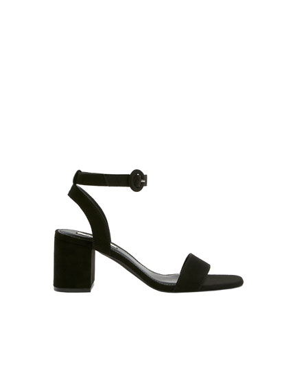 pull and bear black sandals