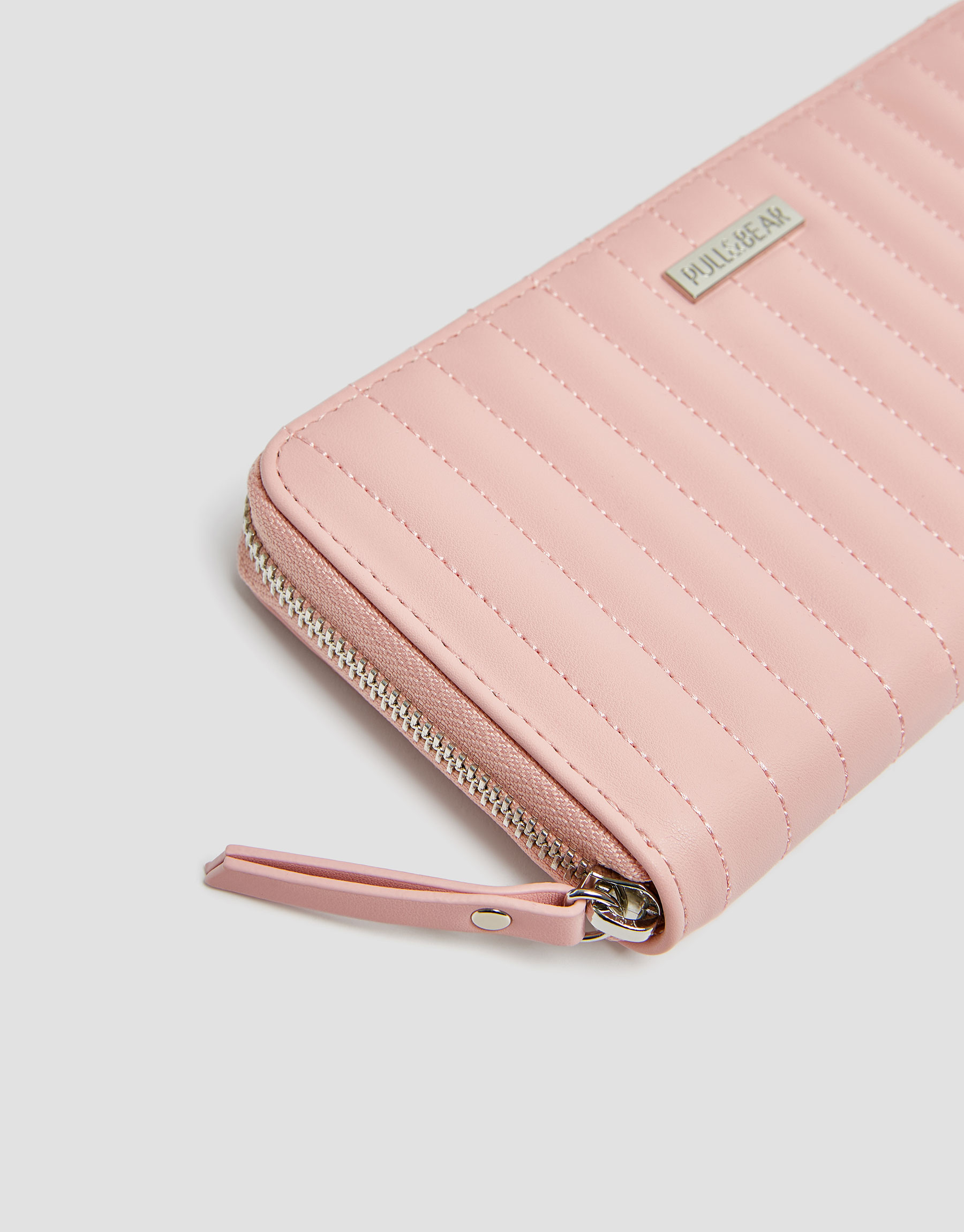 pochette pull and bear