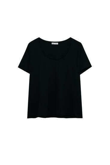 Basic T-shirt with piped seams