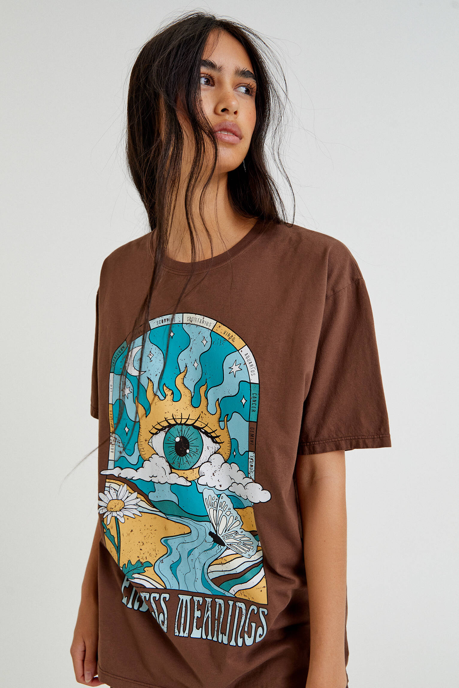 Pull \u0026 Bear - Camiseta marrón ilustración contraste