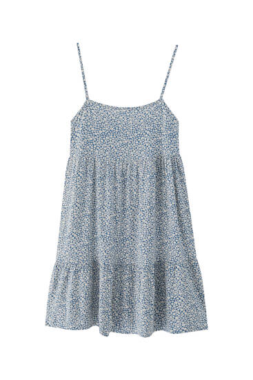 Kurzes Fliessendes Kleid Mit Tragern Pull Bear 