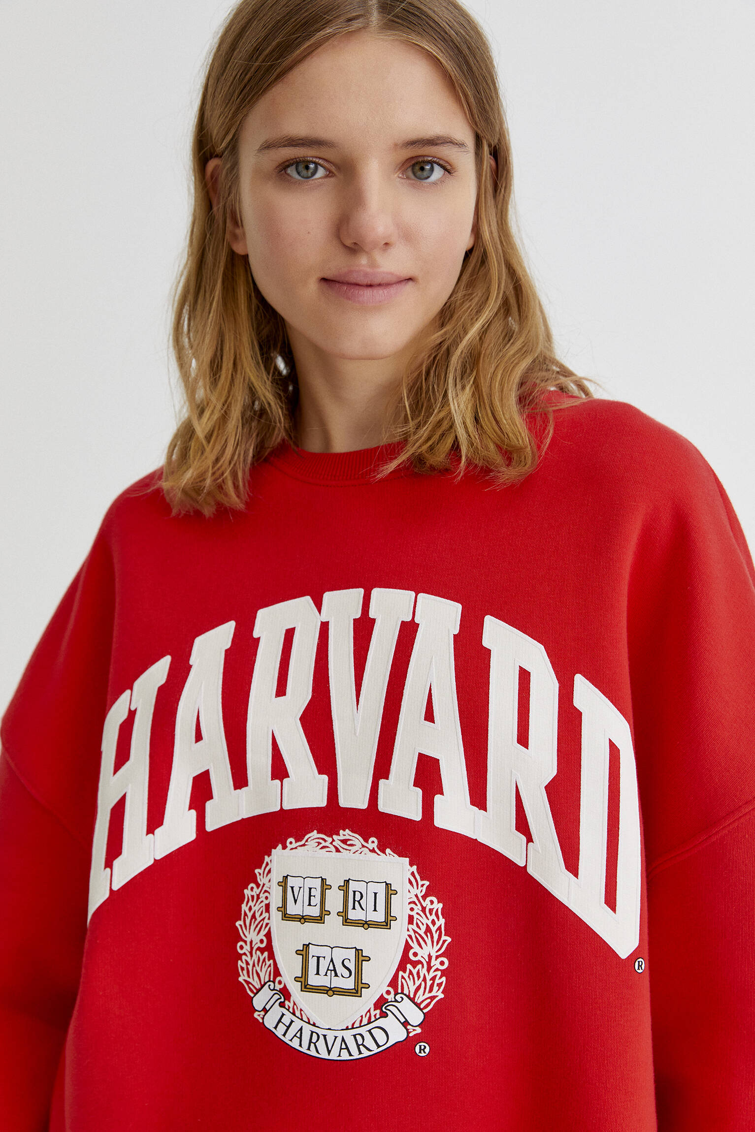 Pull Bear - roja Harvard college