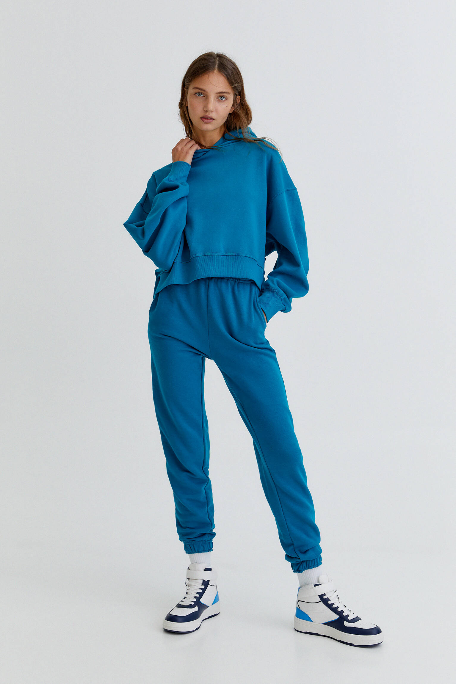 Pull \u0026 Bear - Sudadera básica capucha color