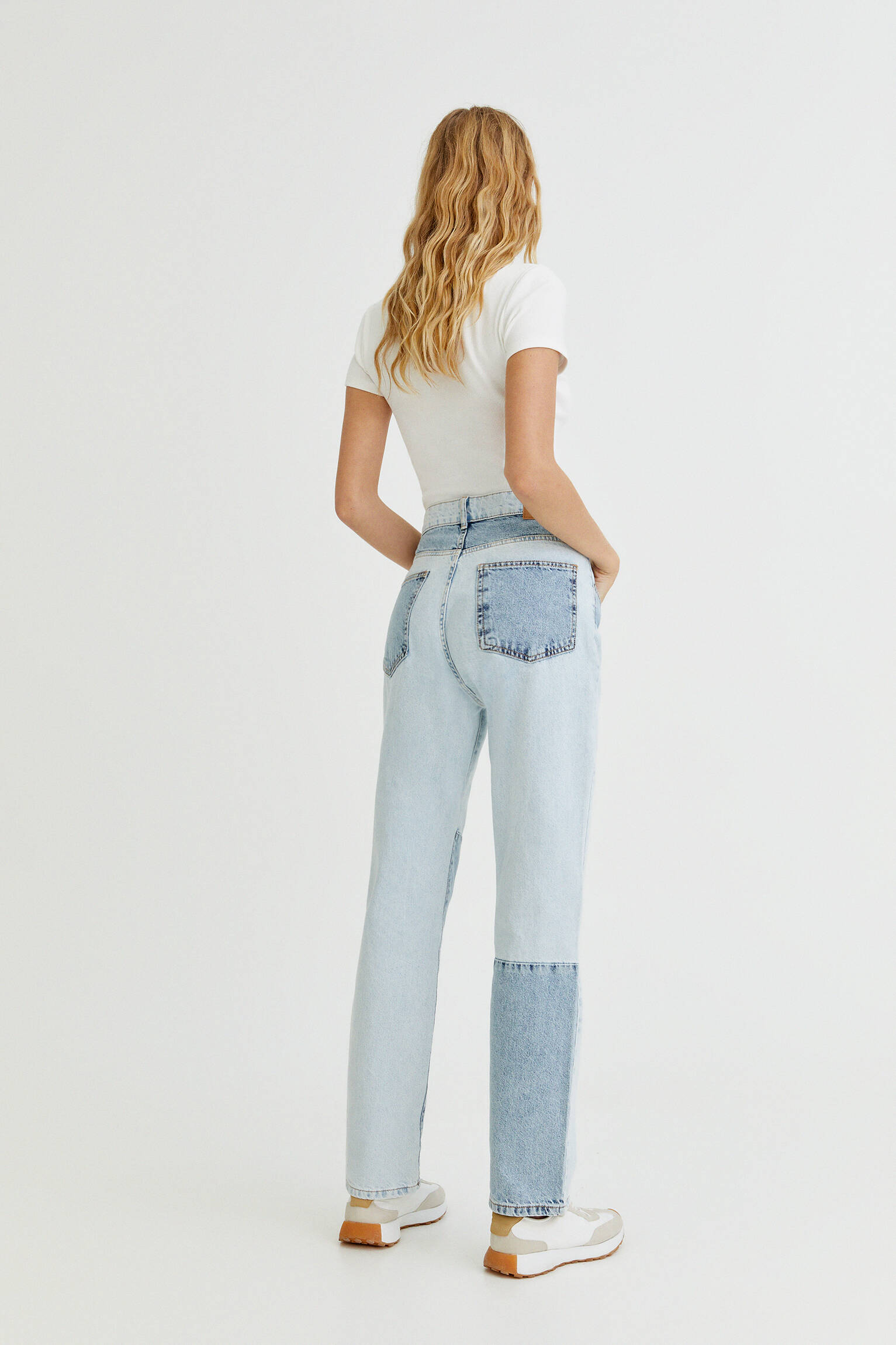 María Pombo y los vaqueros bicolor de Pull\u0026Bear sin los que ya no podrás  vivir
