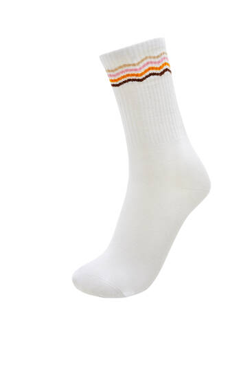 Sports socks with wavy design