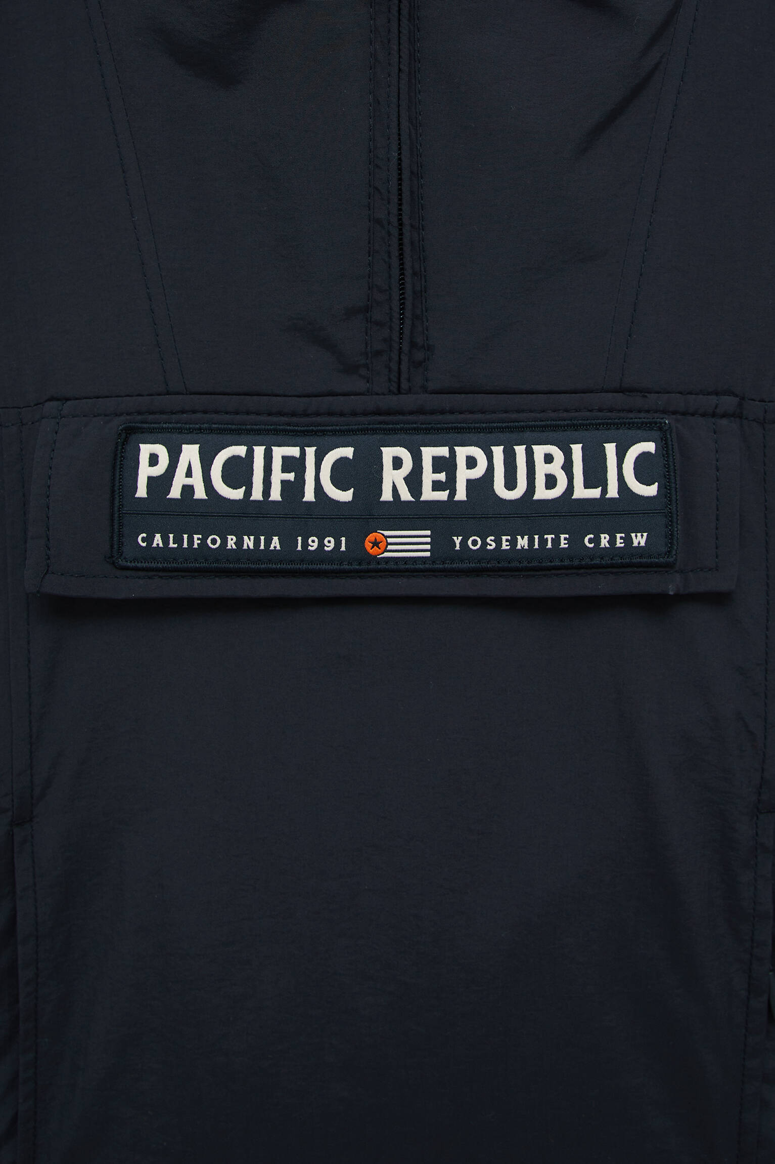 Pull Bear canguro "Pacific Republic"