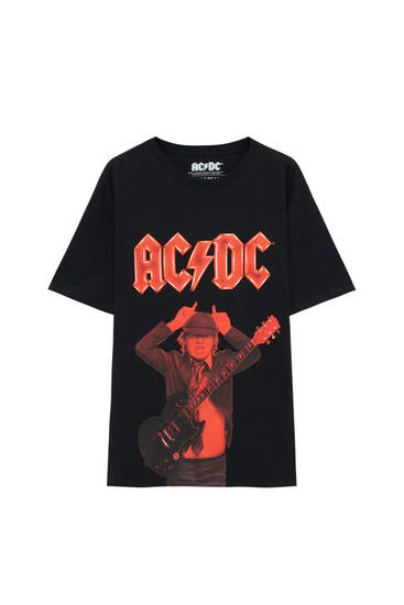 Juodi AC/DC marškinėliai su Angusu Youngu