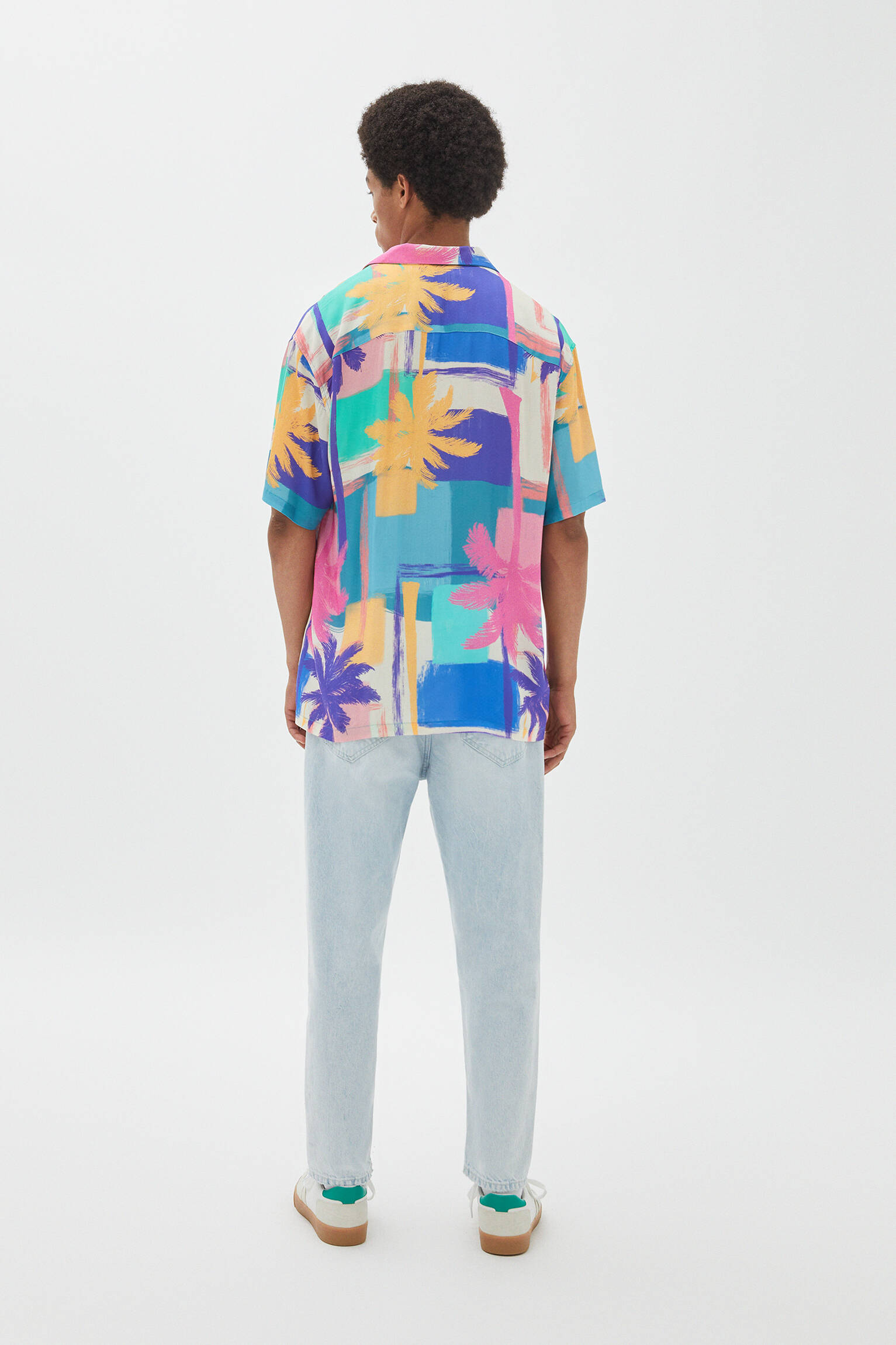 Разноцветная рубашка с принтом «Пальма» ЗЕЛЕНЫЙ Pull & Bear