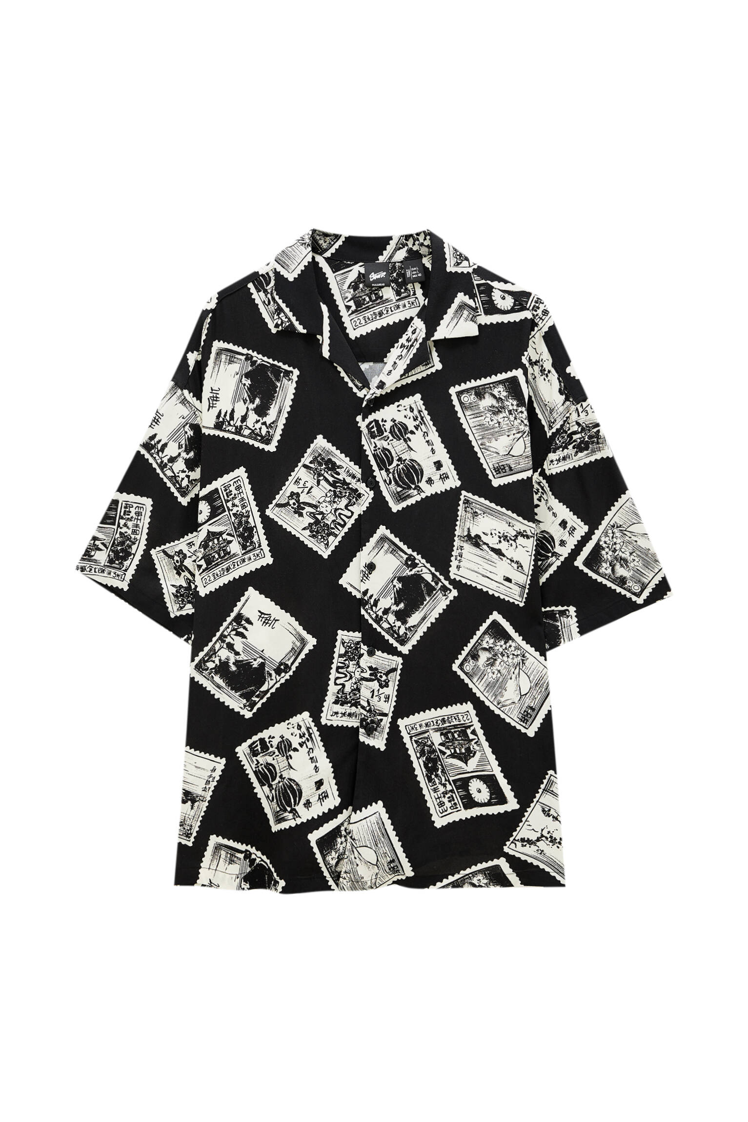 Черная рубашка с принтом «Почтовые марки» ЧЕРНЫЙ Pull & Bear