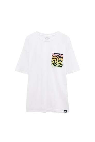 White T-shirt with wave pocket