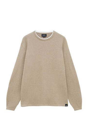 Basic sweater with contrast collar